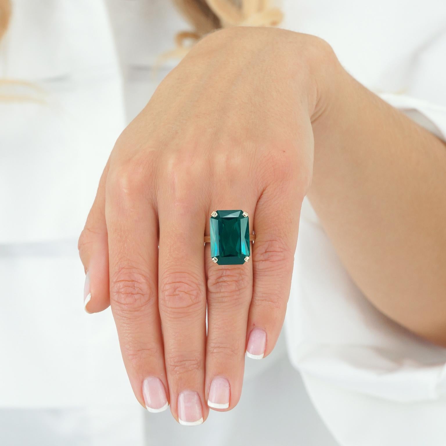 Stunning 22.25ct Blue-Green Tourmaline Ring In Excellent Condition For Sale In Litchfield, CT