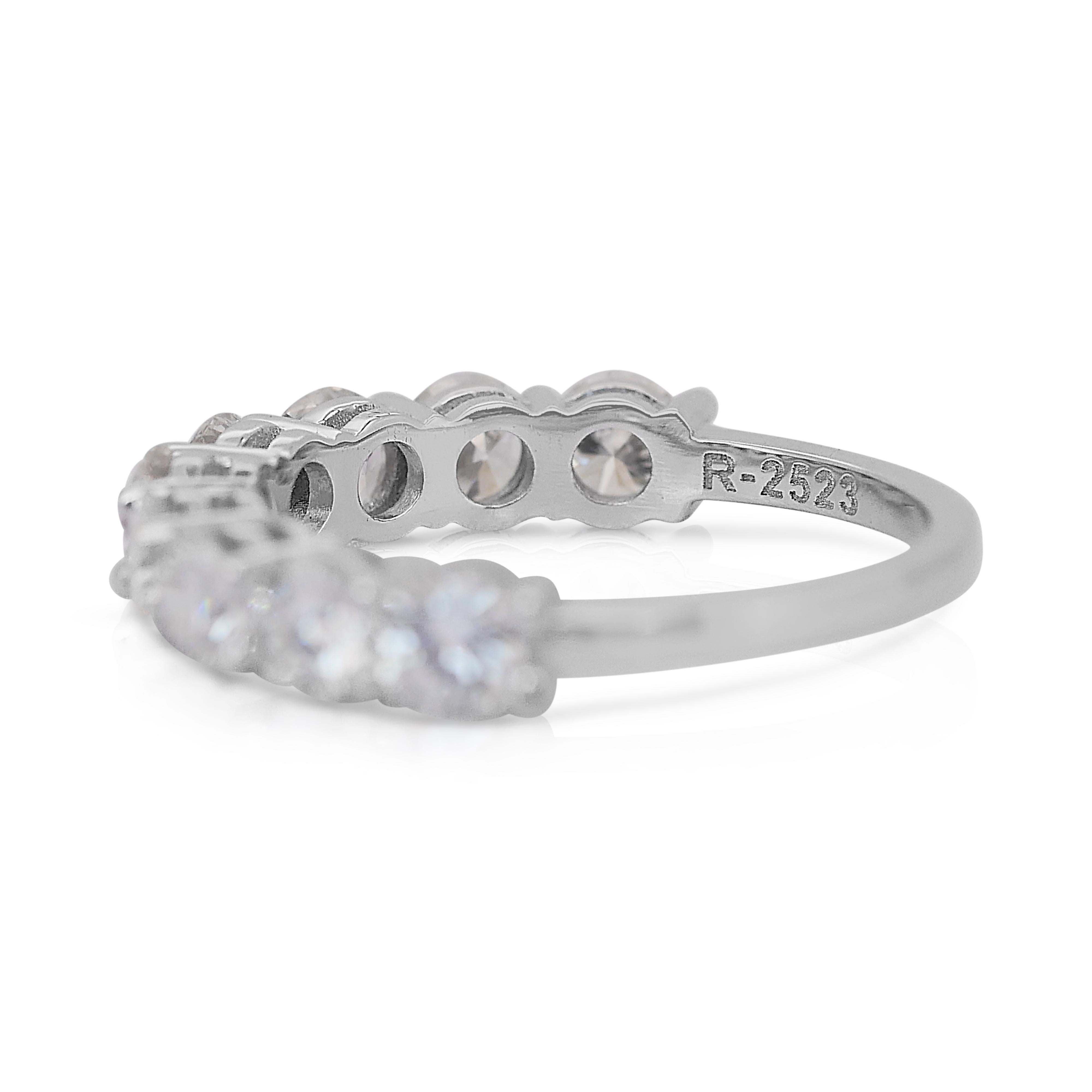 Stunning 2.23ct Diamonds Half-Eternity Ring in 18k White Gold - IGI Certified In New Condition In רמת גן, IL