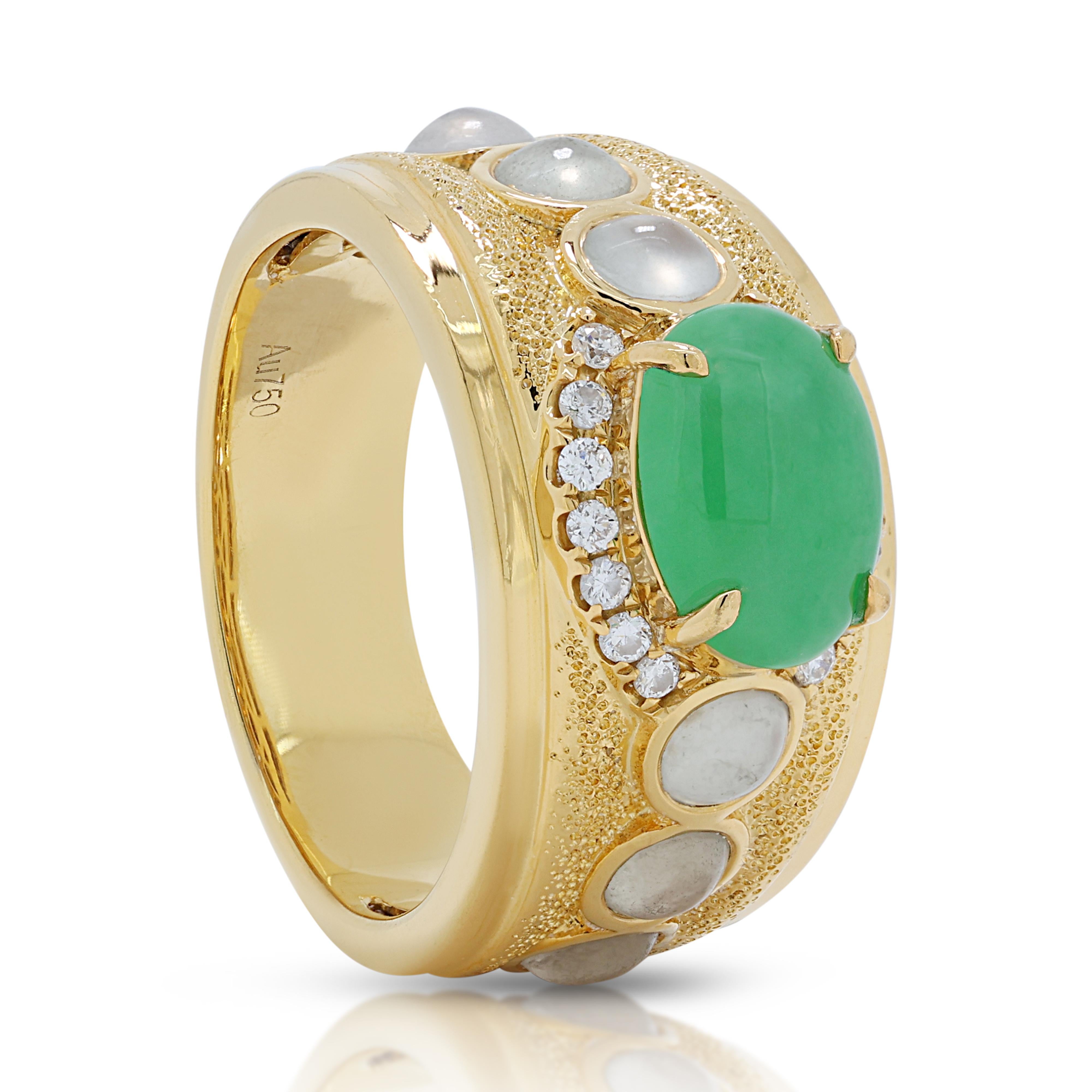 Women's Stunning 2.24ct Jade Dome Ring in 18K Yellow Gold with Diamonds For Sale