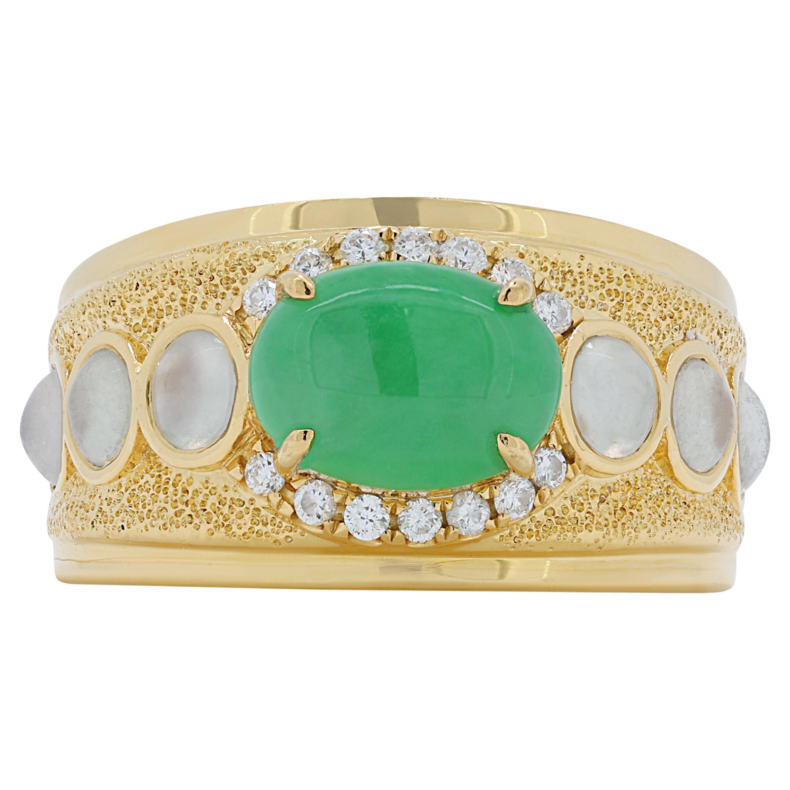 Superbe bague en or jaune 18 carats avec dôme en jade de 2,24 carats et diamants