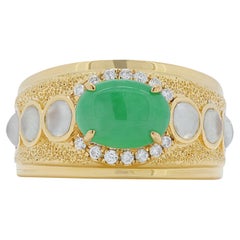 Atemberaubender 2,24ct Jade Dome Ring in 18K Gelbgold mit Diamanten