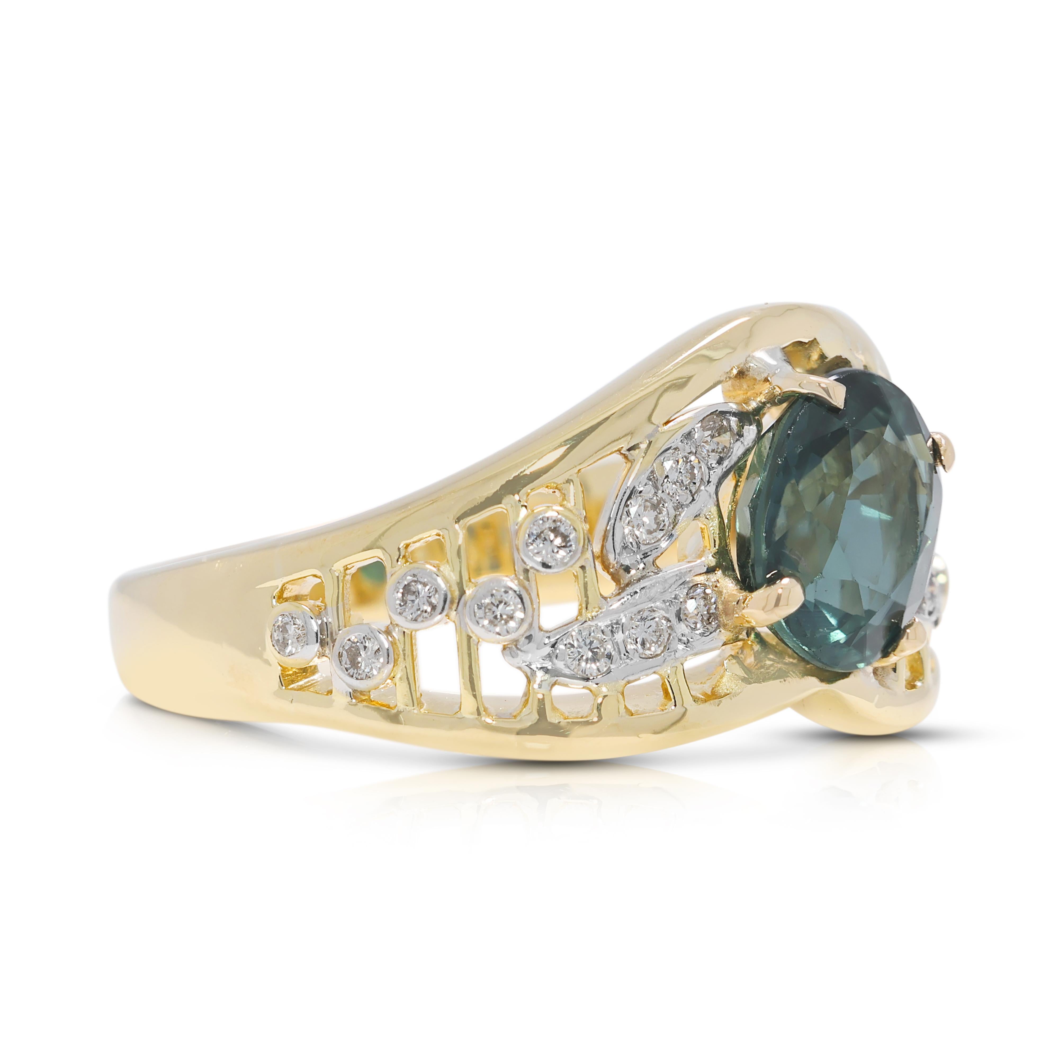 Taille ovale Superbe bague filigrane en or jaune 18 carats, saphir bleu et diamant naturel de 2,31 carats en vente