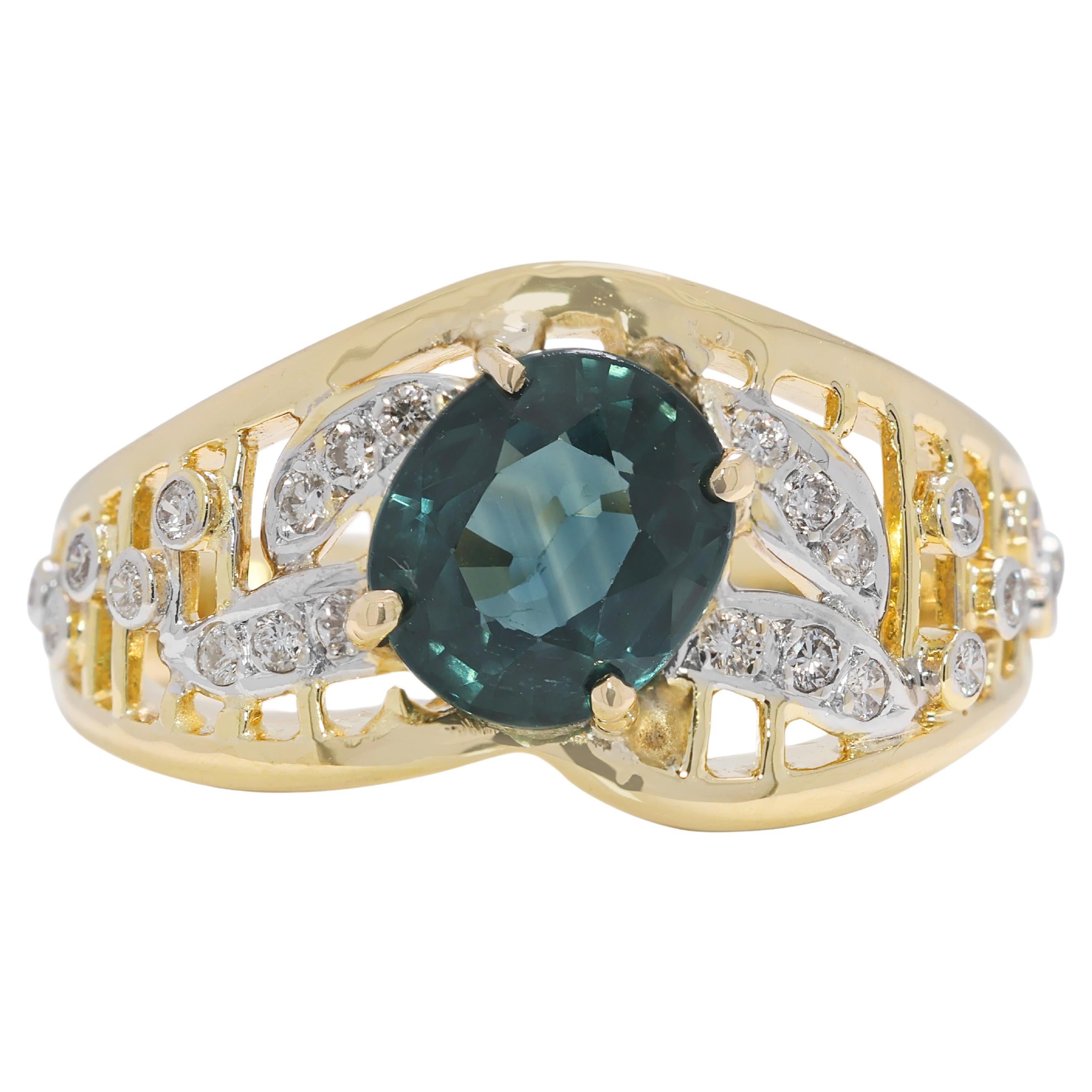 Superbe bague filigrane en or jaune 18 carats, saphir bleu et diamant naturel de 2,31 carats en vente