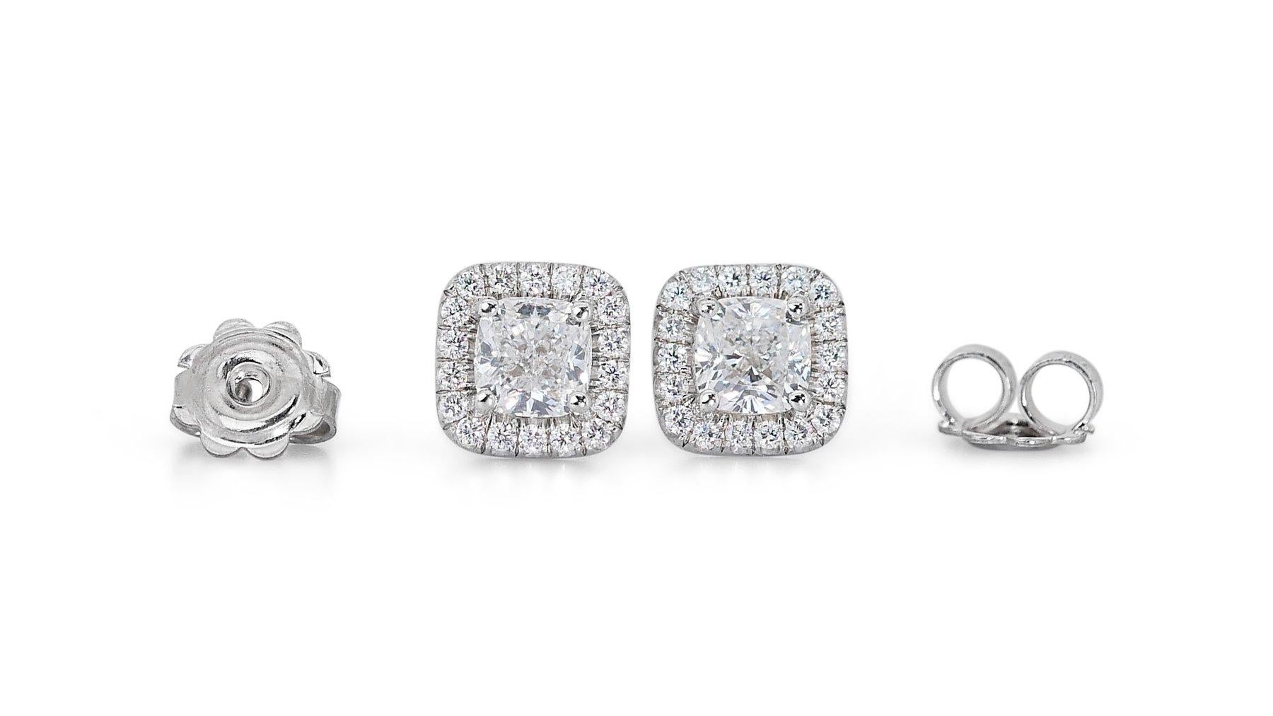Atemberaubende 2,33ct Diamant-Halo-Ohrstecker in 18k Weißgold - GIA zertifiziert im Angebot 3