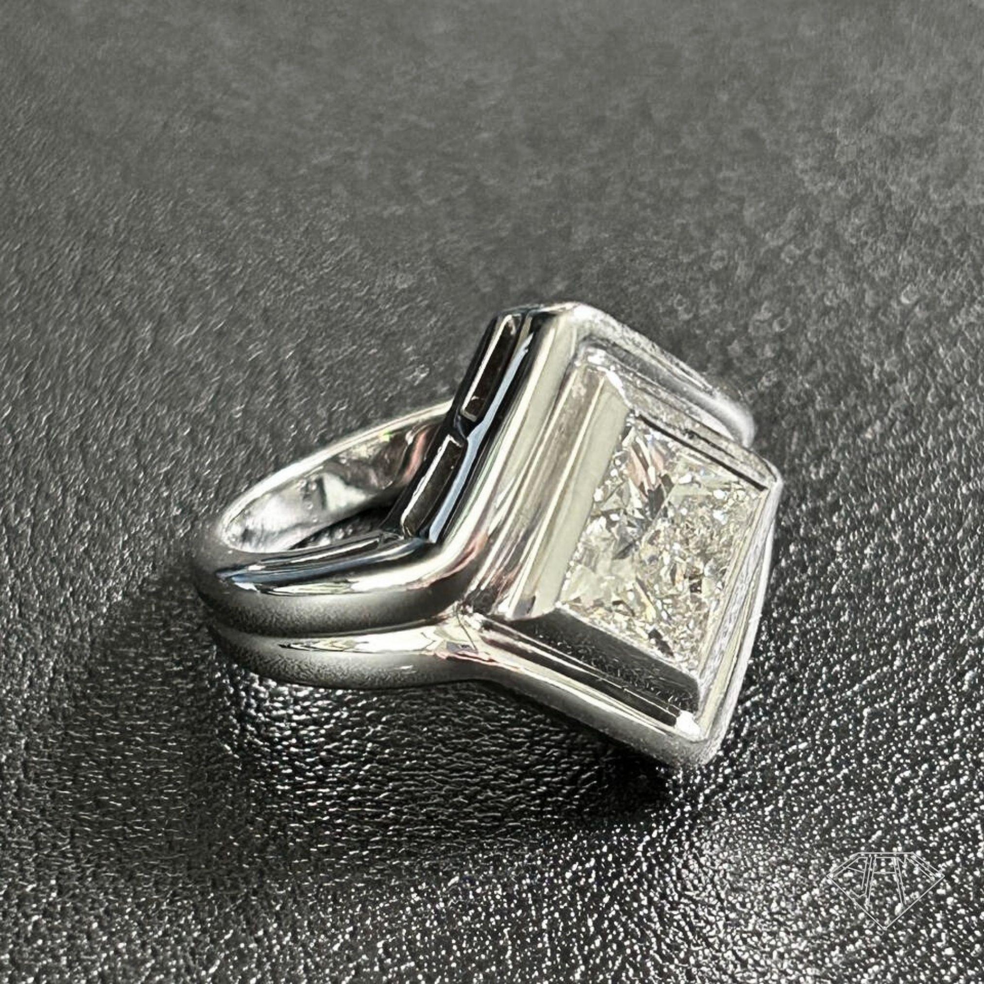 Whiting - Bague de cocktail en or blanc 18 carats avec diamant taille princesse de 2,33 carats Unisexe en vente