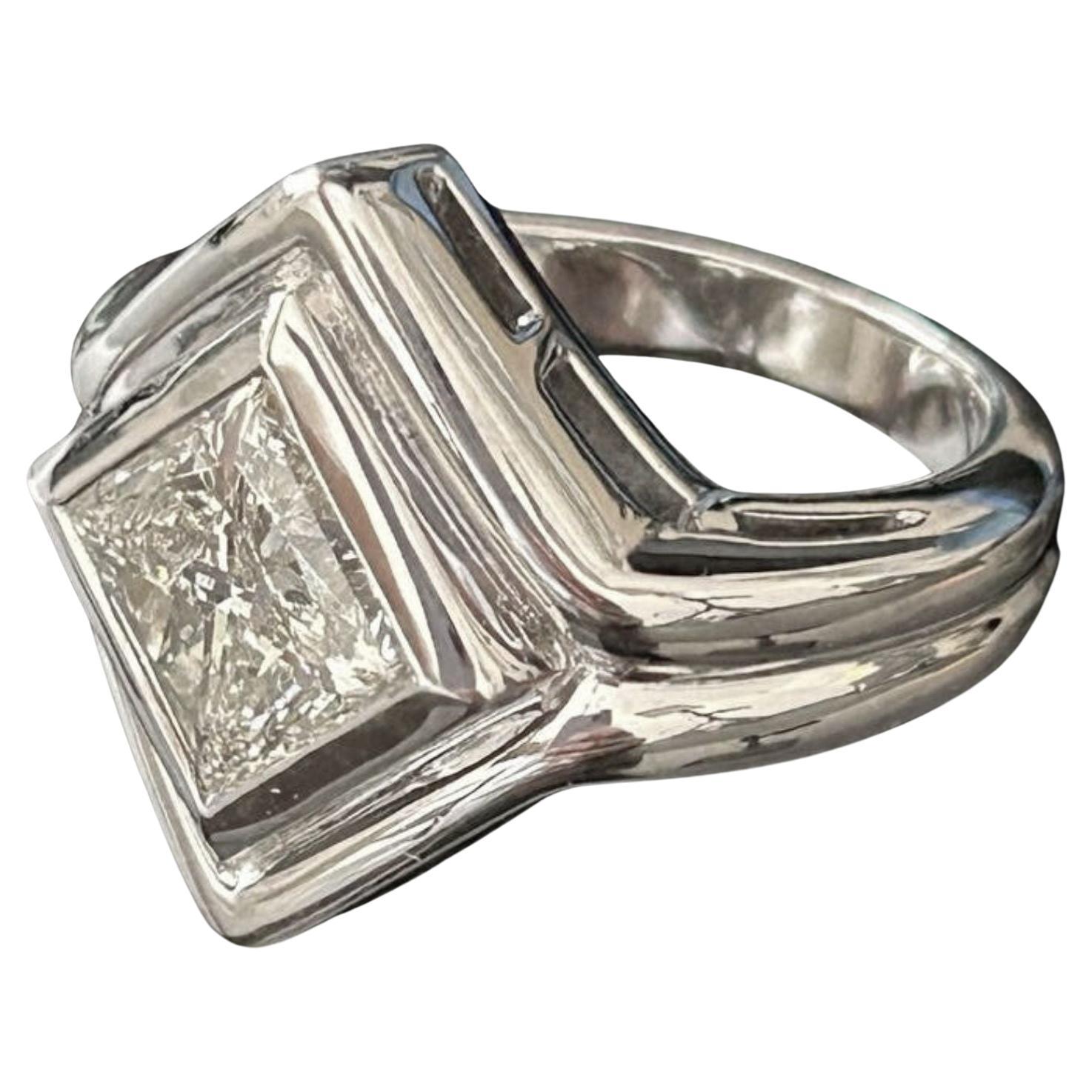 Whiting - Bague de cocktail en or blanc 18 carats avec diamant taille princesse de 2,33 carats en vente