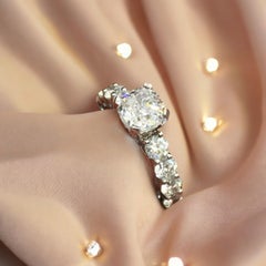 Stunning 2.40 Cts Cushion Round Cut F/VS1 Diamonds Solitaire Ring 18K White Gold