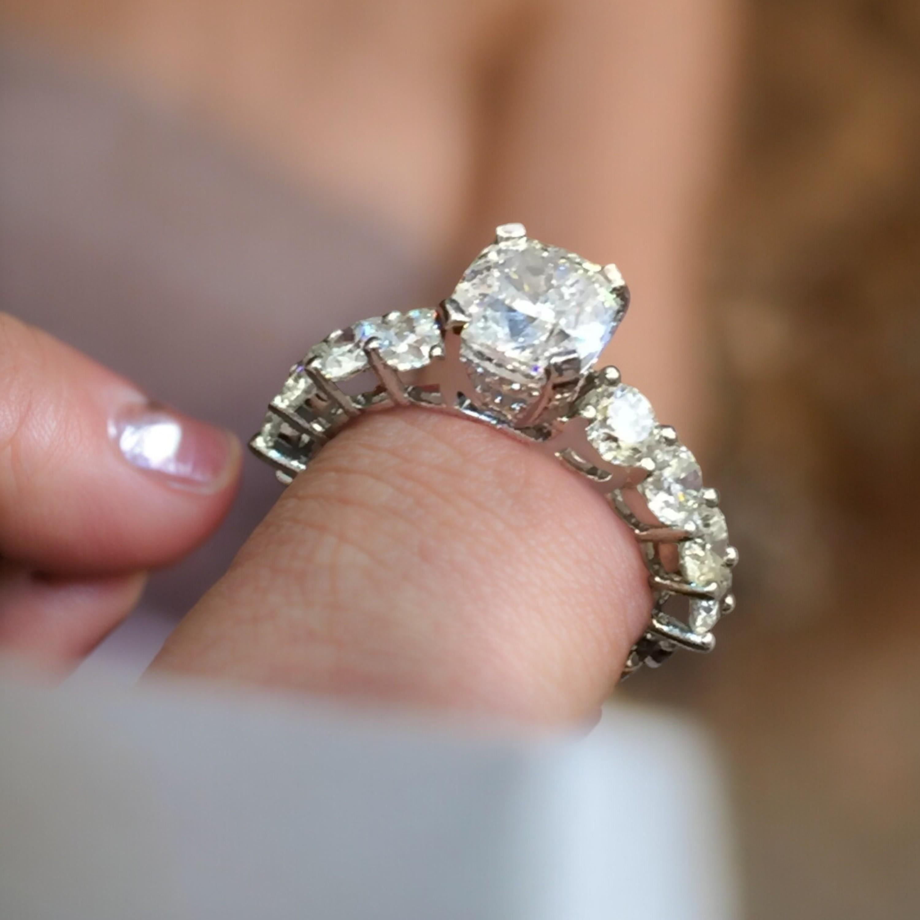 Cushion Cut Stunning 2.40 Cts Cushion Round Cut F/VS1 Diamonds Solitaire Ring 18K White Gold For Sale