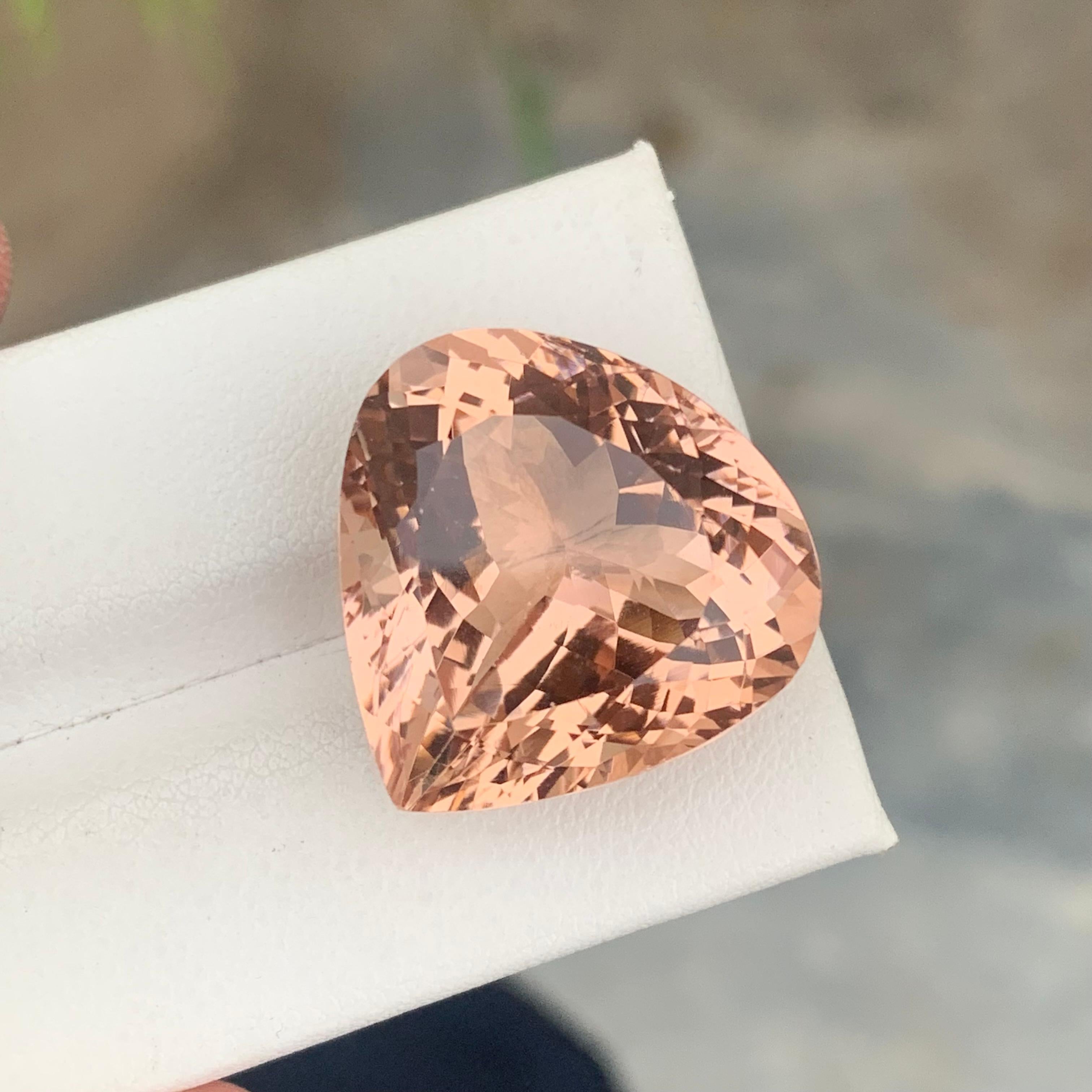Stunning 25 Carat Natural Pear Shape Peach Morganite Gem for Jewelry Making In New Condition For Sale In Peshawar, PK