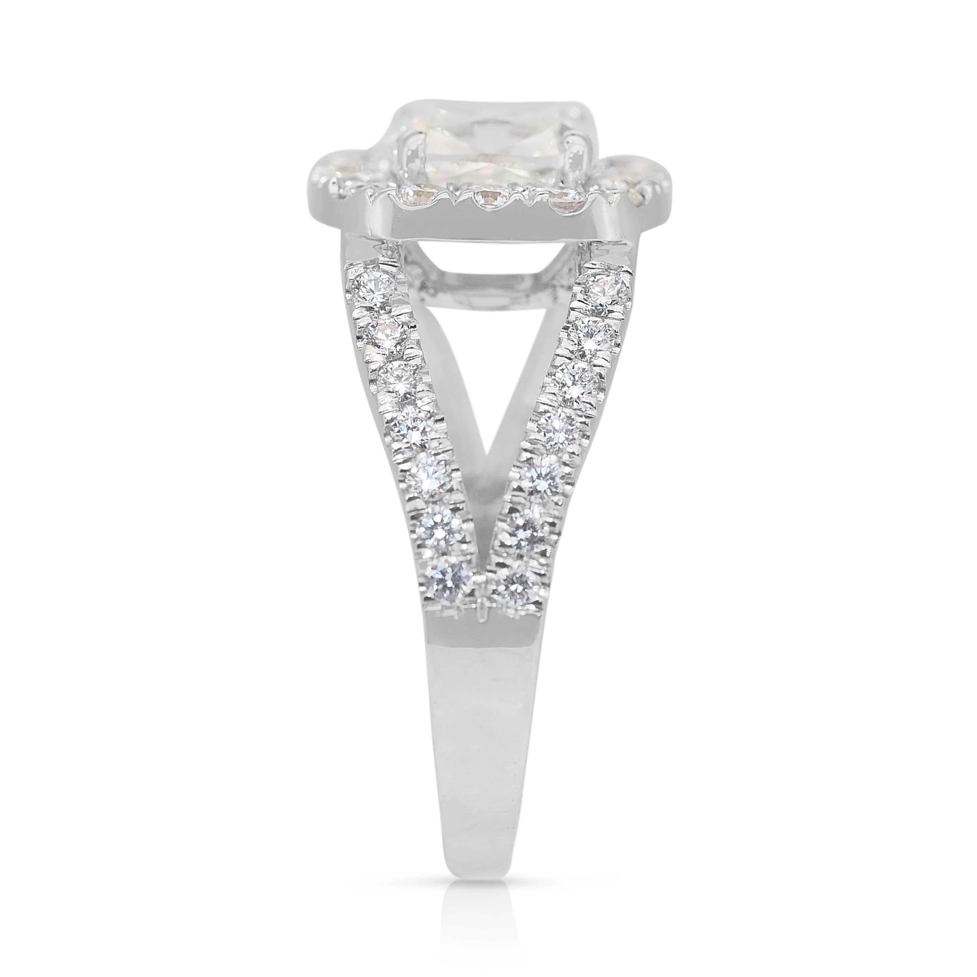 Stunning 2.53ct Diamonds Halo Ring in 18k White Gold - IGI Certified 1