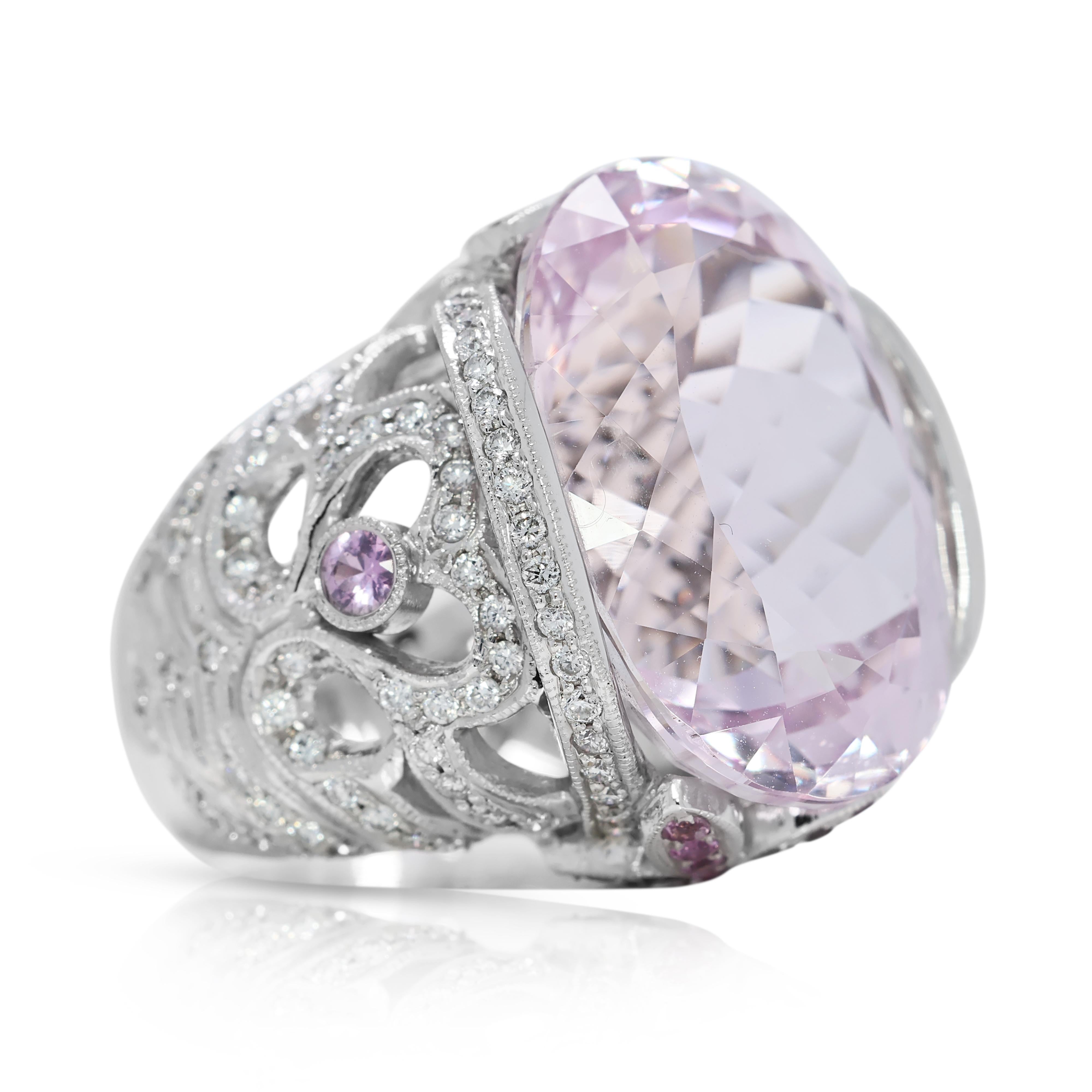 Stunning 25.7ct Kunzite and Natural Diamonds Dome Ring in 18K White Gold In New Condition For Sale In רמת גן, IL
