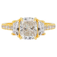 Stunning 2.62ct Diamonds 3-Stone Ring in 18k Yellow Gold - IGI Certified