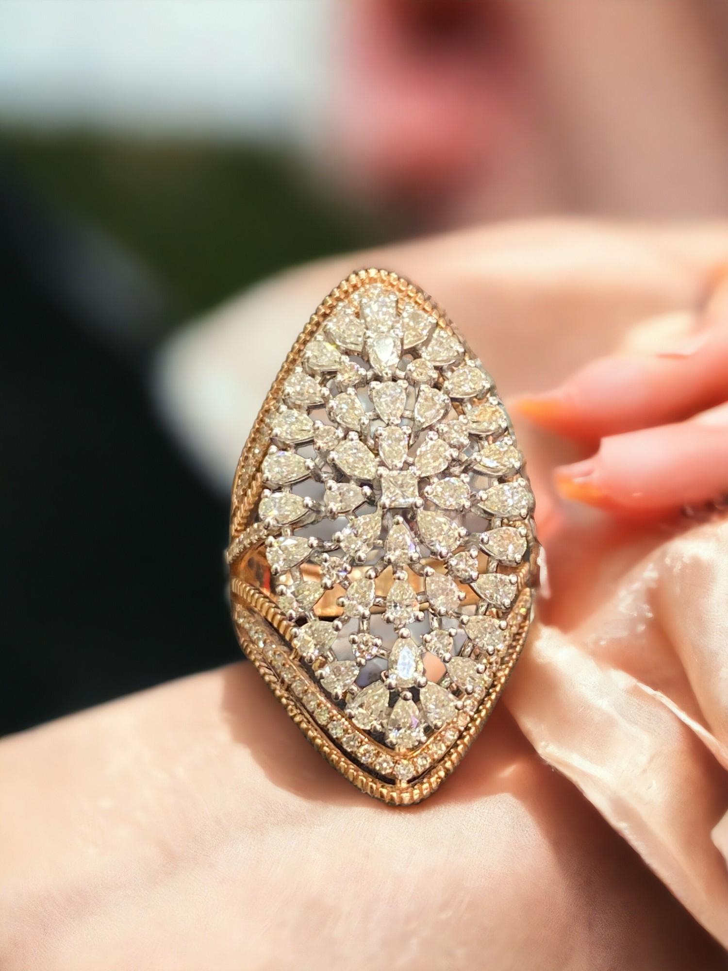 Atemberaubender 2,63 Karat birnenförmiger runder Form natürlicher Diamanten Großer Party-Ring 14K Roségold (Tropfenschliff) im Angebot
