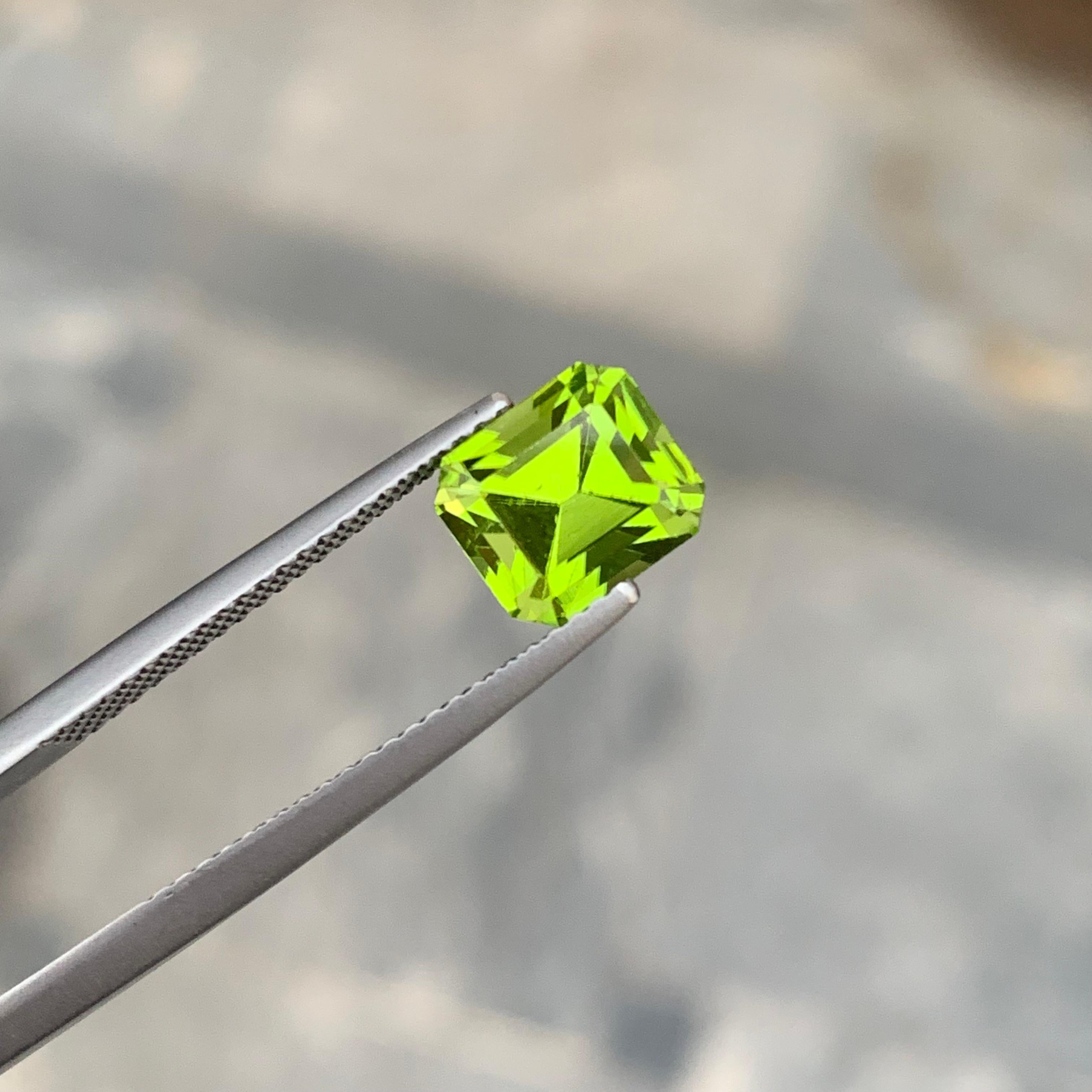 Arts and Crafts Stunning 2.70 Carat Loose Apple Green Peridot from Pakistan Emerald Shape For Sale