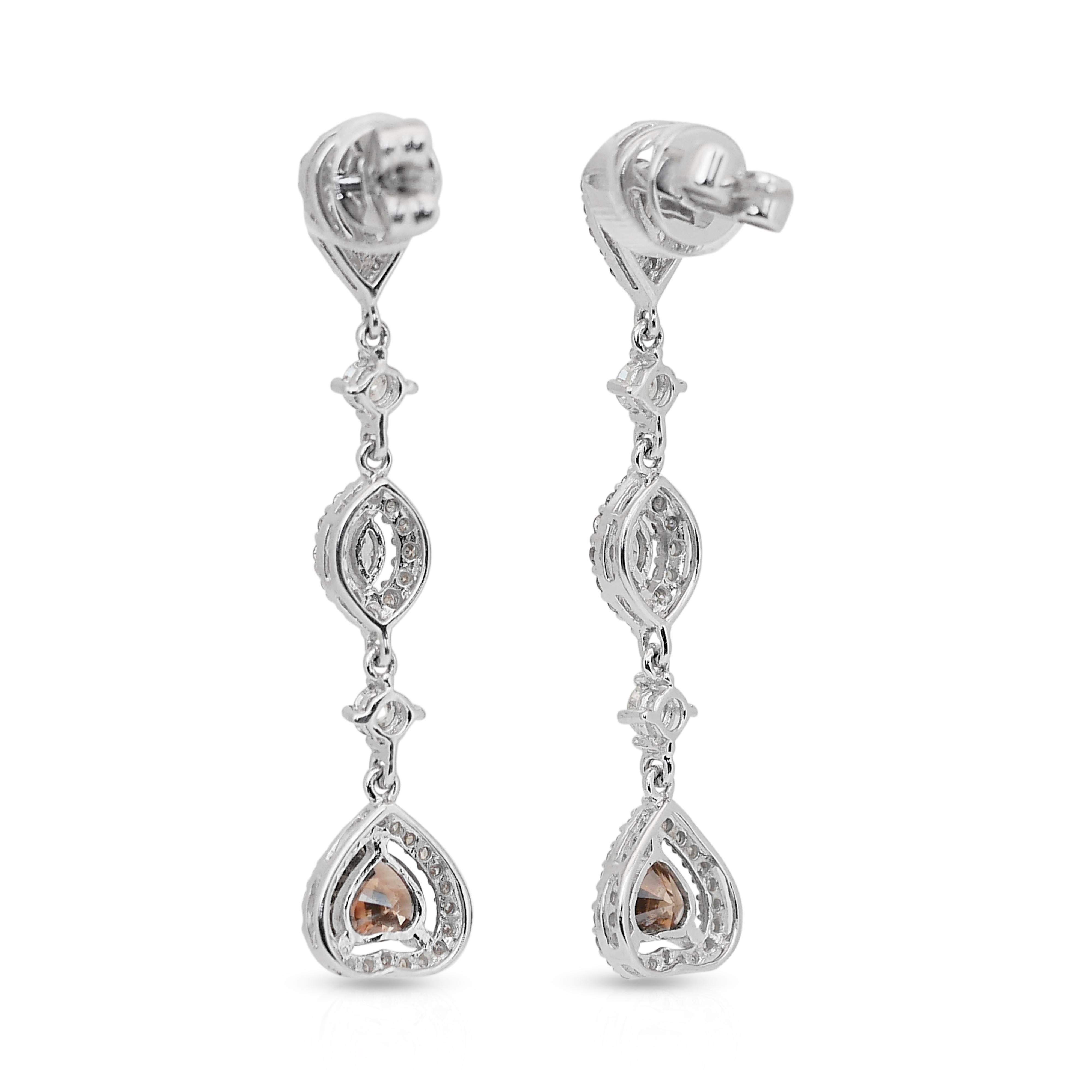 Atemberaubende 2,70 Karat Diamanten Fancy-Colored Tropfenohrringe aus 18 Karat Weißgold im Angebot 1