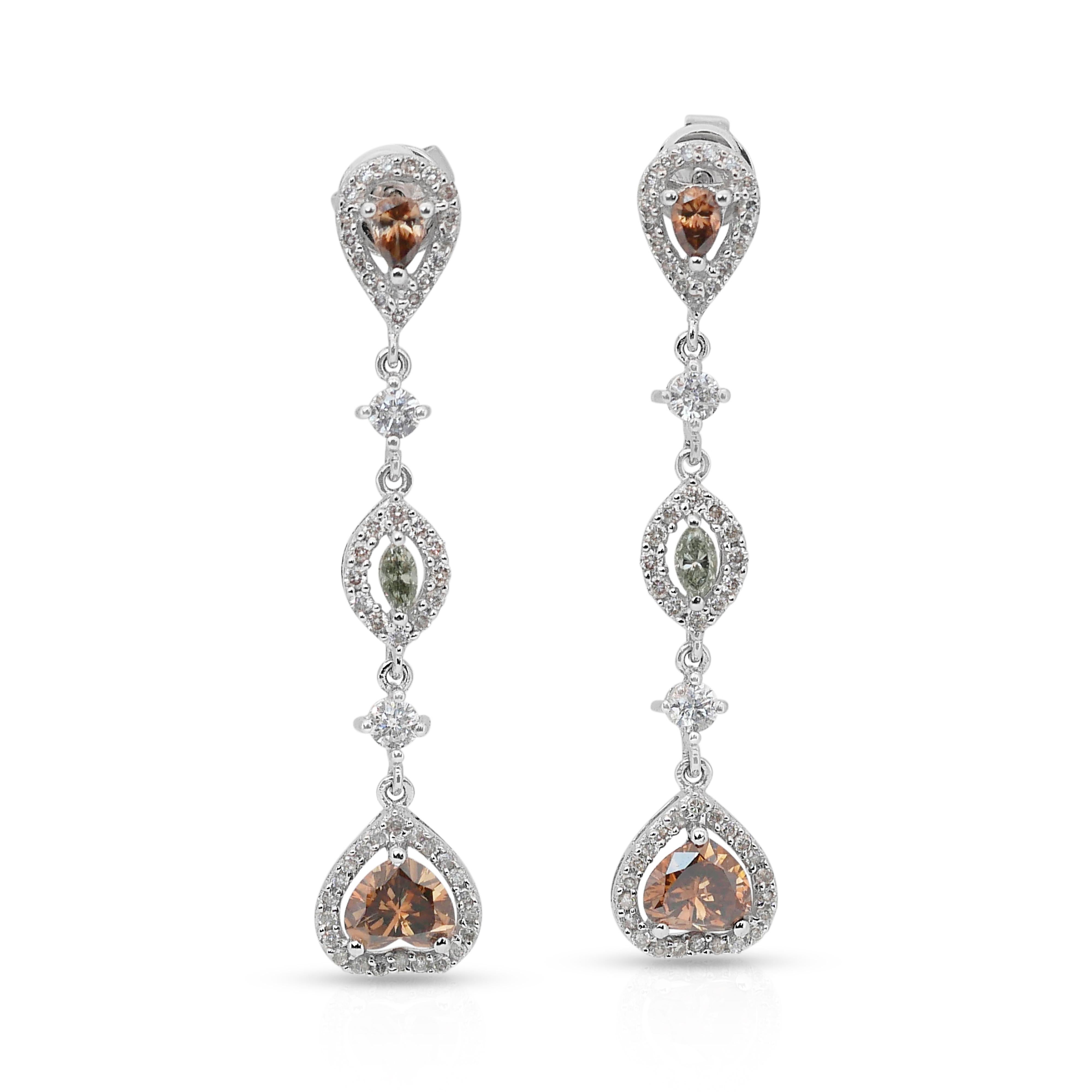 Atemberaubende 2,70 Karat Diamanten Fancy-Colored Tropfenohrringe aus 18 Karat Weißgold im Angebot 2