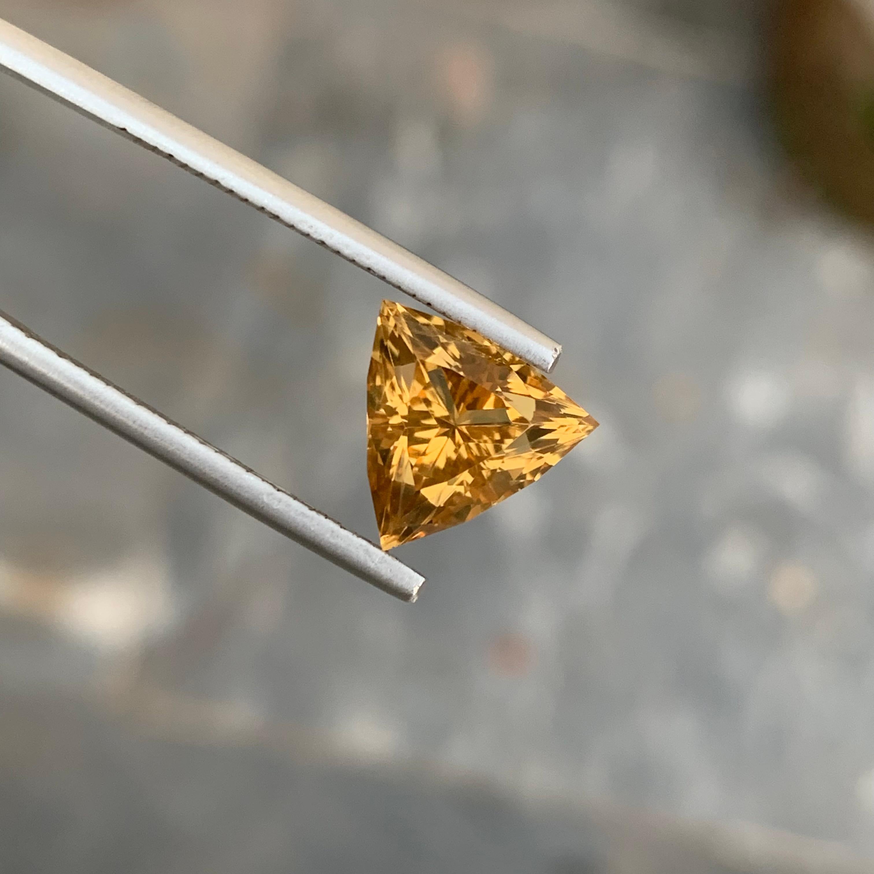 Stunning 2.80 Carats Natural Loose Yellow Citrine Fancy Trillion Cut Ring Gem For Sale 2