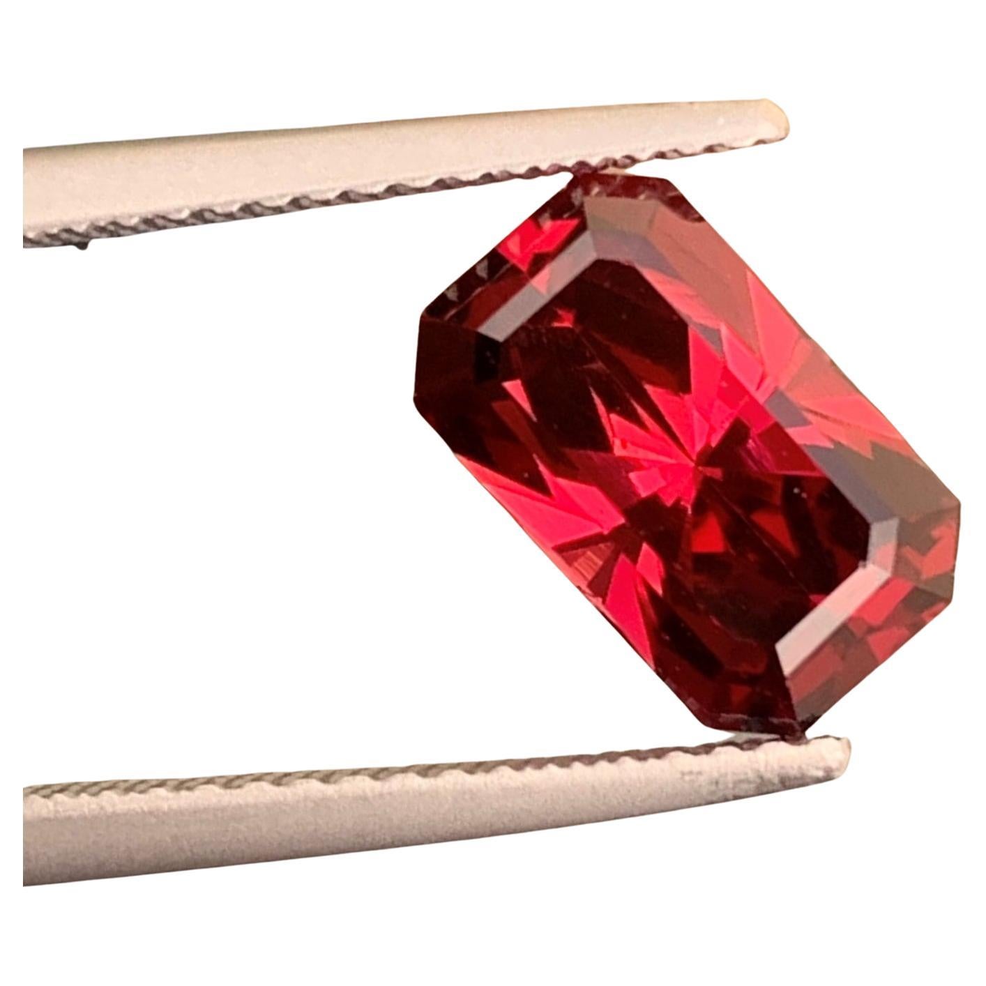 Superbe grenat rhodolite naturel non serti de 3,0 carats, pierre précieuse taille fantaisie d'Afrique en vente