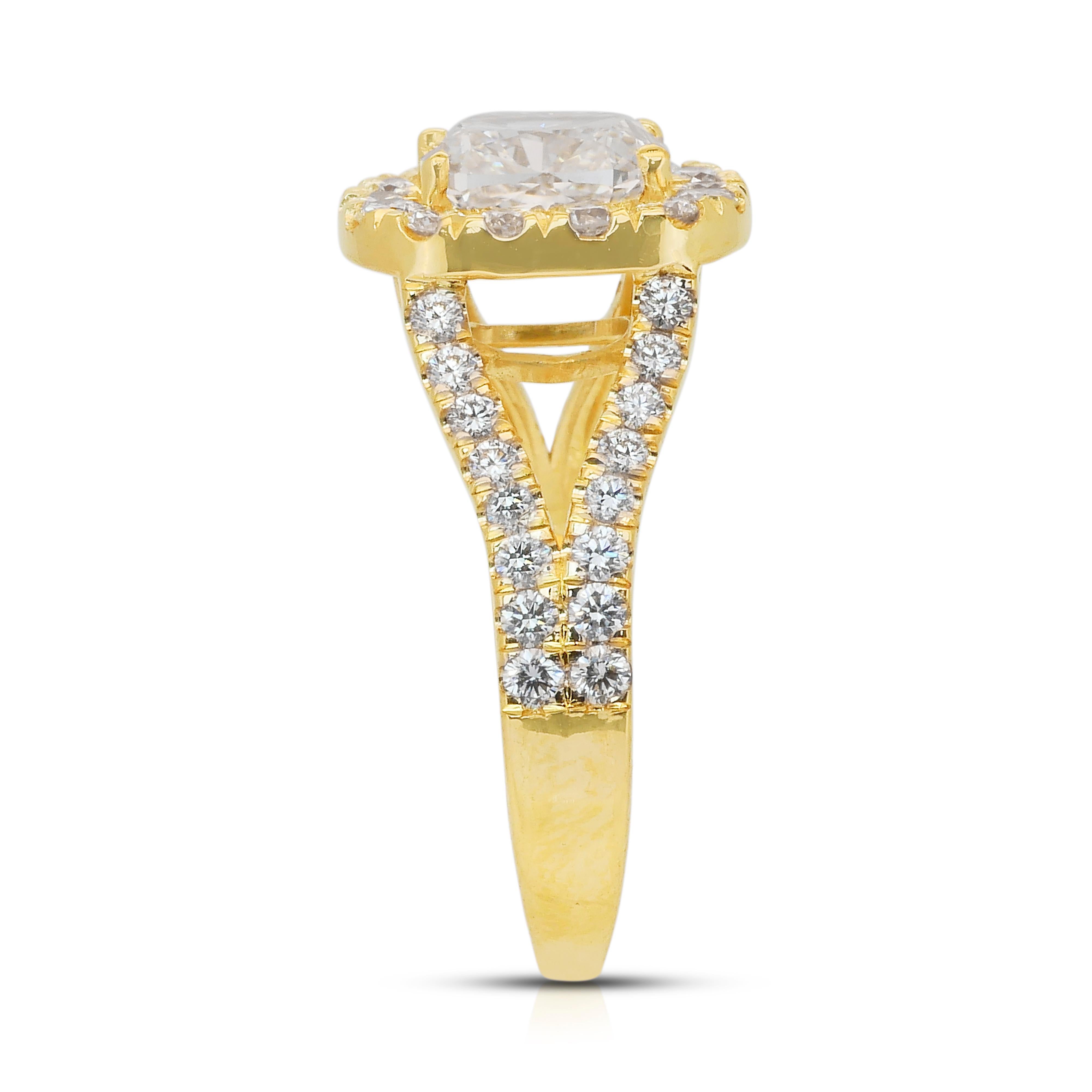Atemberaubende 3,02ct Diamanten Halo Ring in 18k Gelbgold - IGI zertifiziert im Angebot 1
