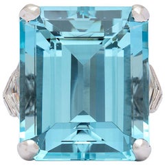 Retro Stunning 31.01 Carat Aquamarine and Diamond Platinum Ring
