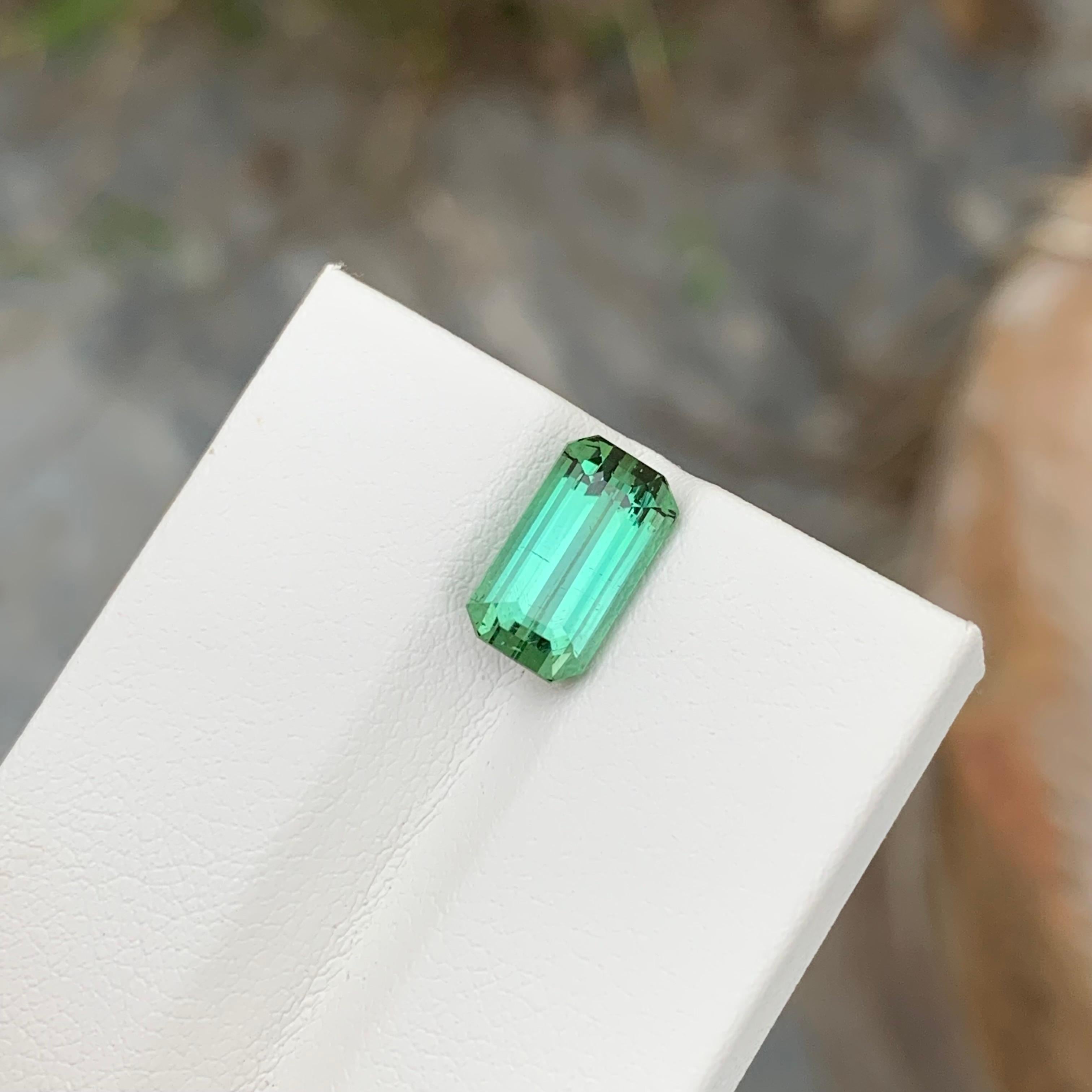 Stunning 3.15 Carats Natural Loose Mint Green Tourmaline Emerald Shape For Sale 4