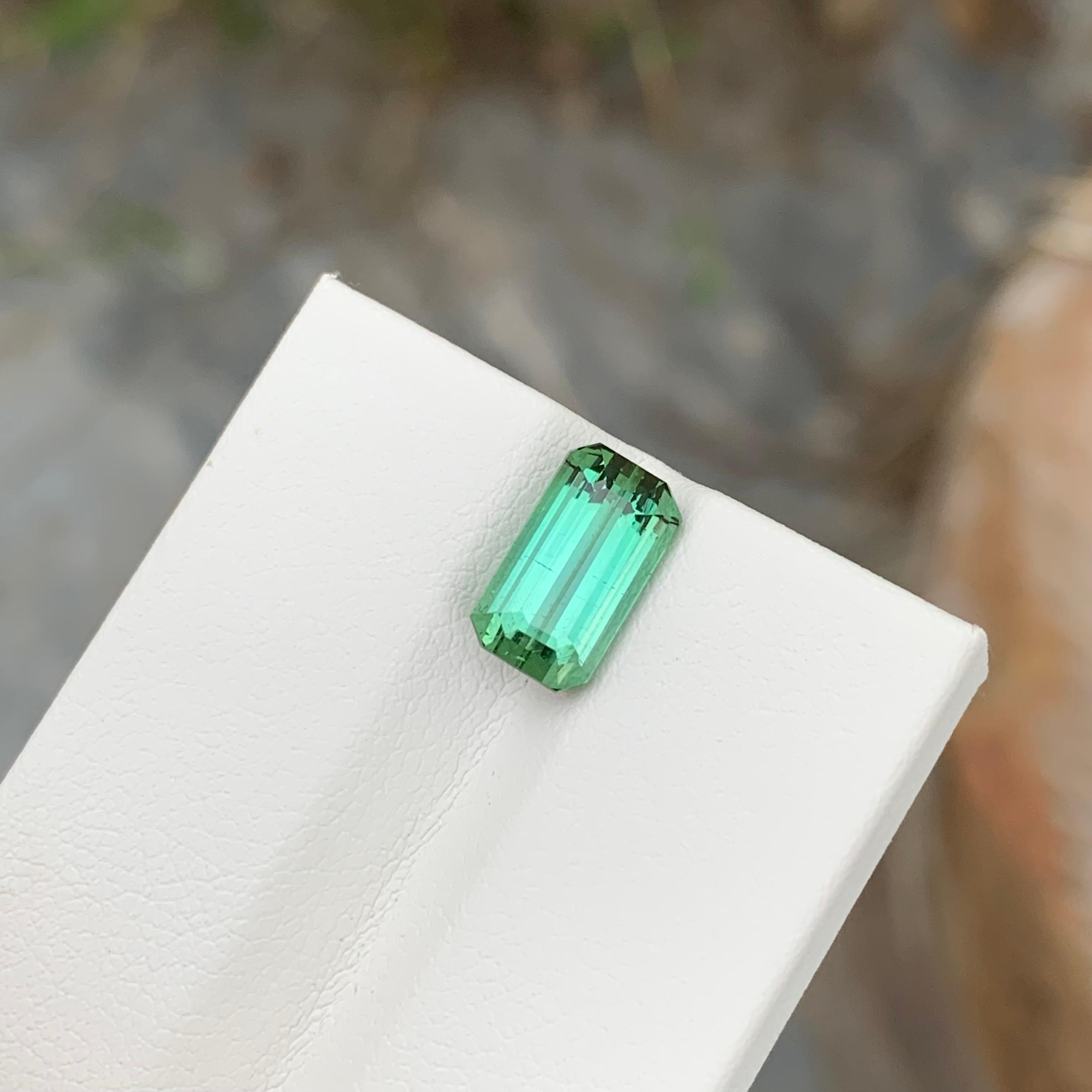Stunning 3.15 Carats Natural Loose Mint Green Tourmaline Emerald Shape For Sale 5