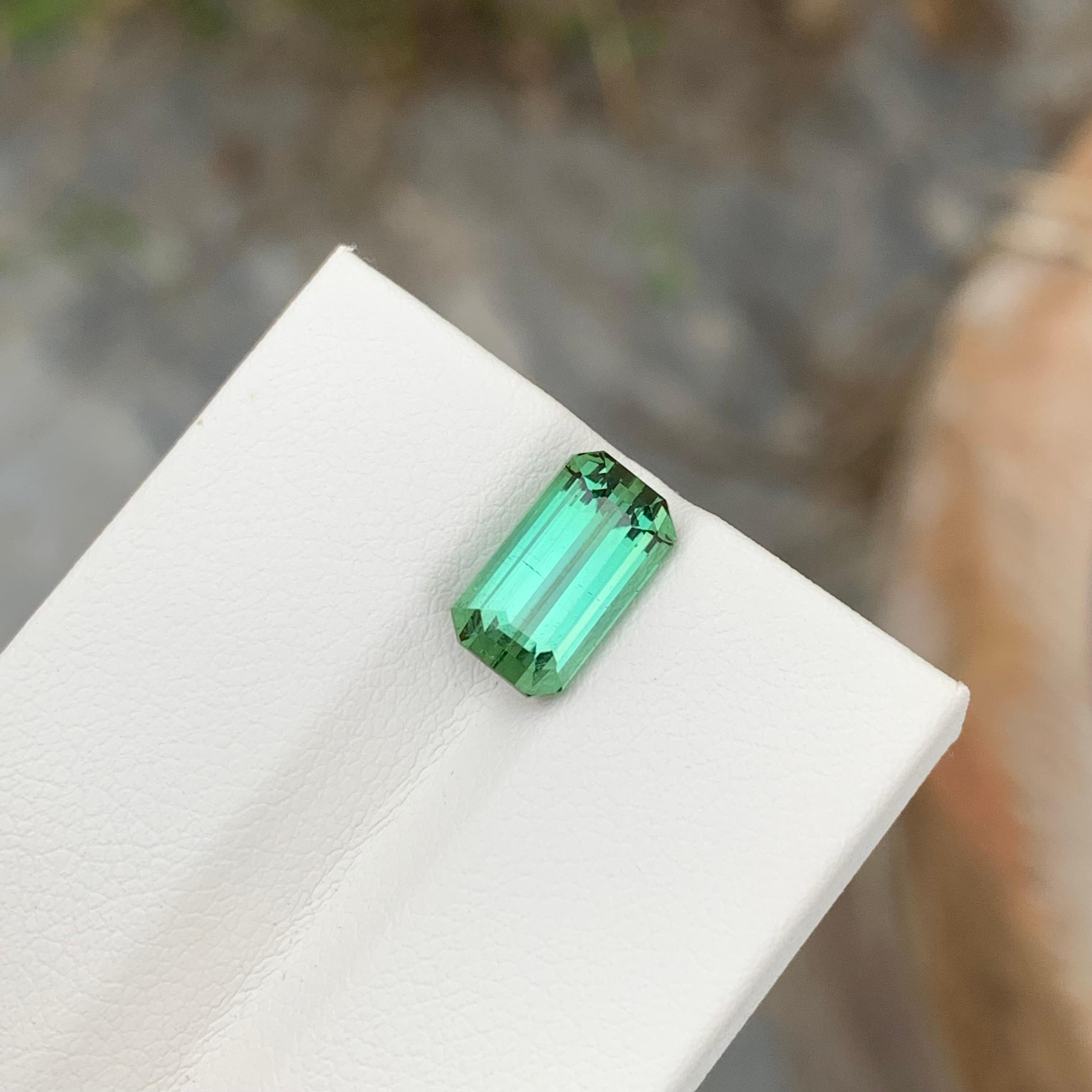 Stunning 3.15 Carats Natural Loose Mint Green Tourmaline Emerald Shape In New Condition For Sale In Peshawar, PK