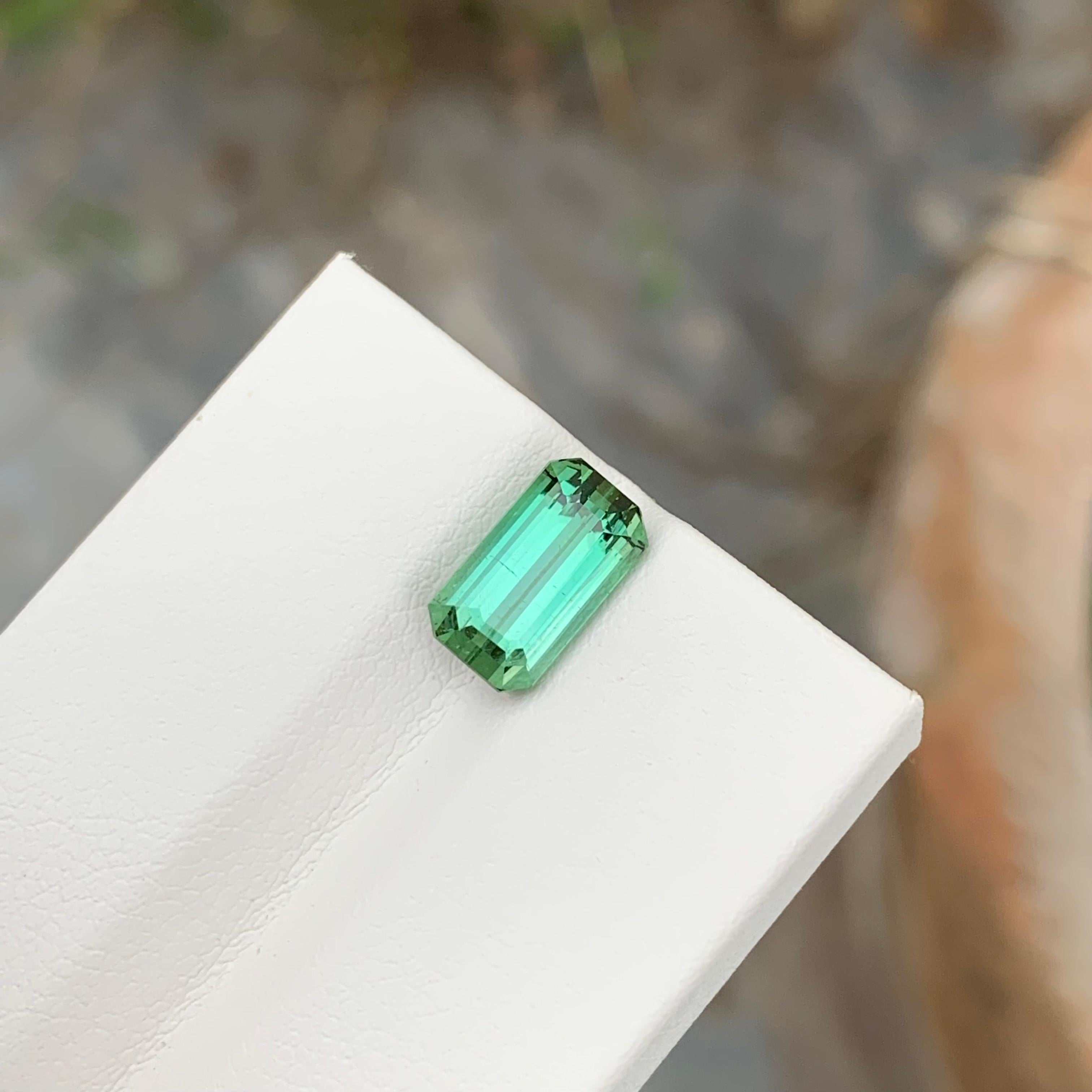 Women's or Men's Stunning 3.15 Carats Natural Loose Mint Green Tourmaline Emerald Shape For Sale