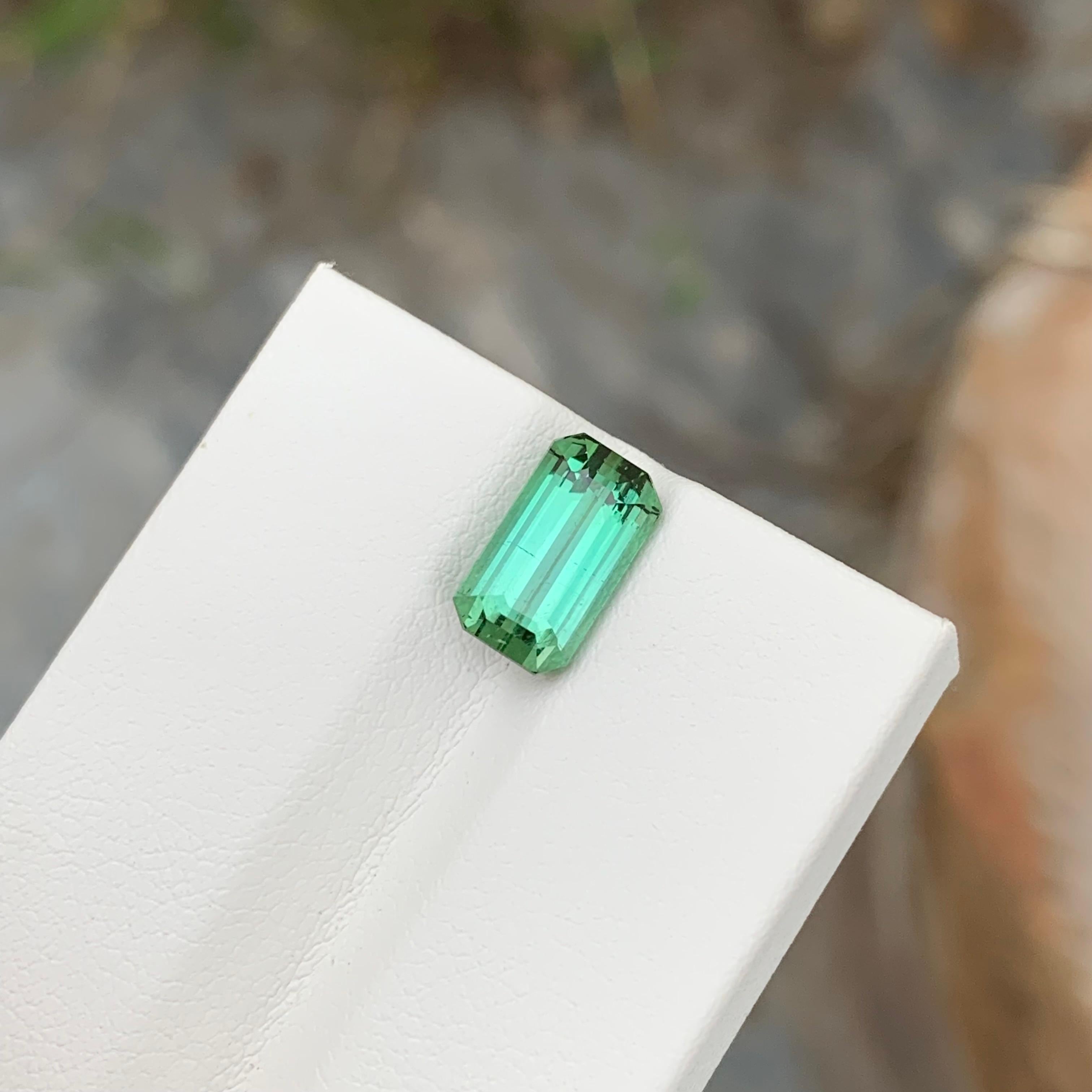Stunning 3.15 Carats Natural Loose Mint Green Tourmaline Emerald Shape For Sale 3