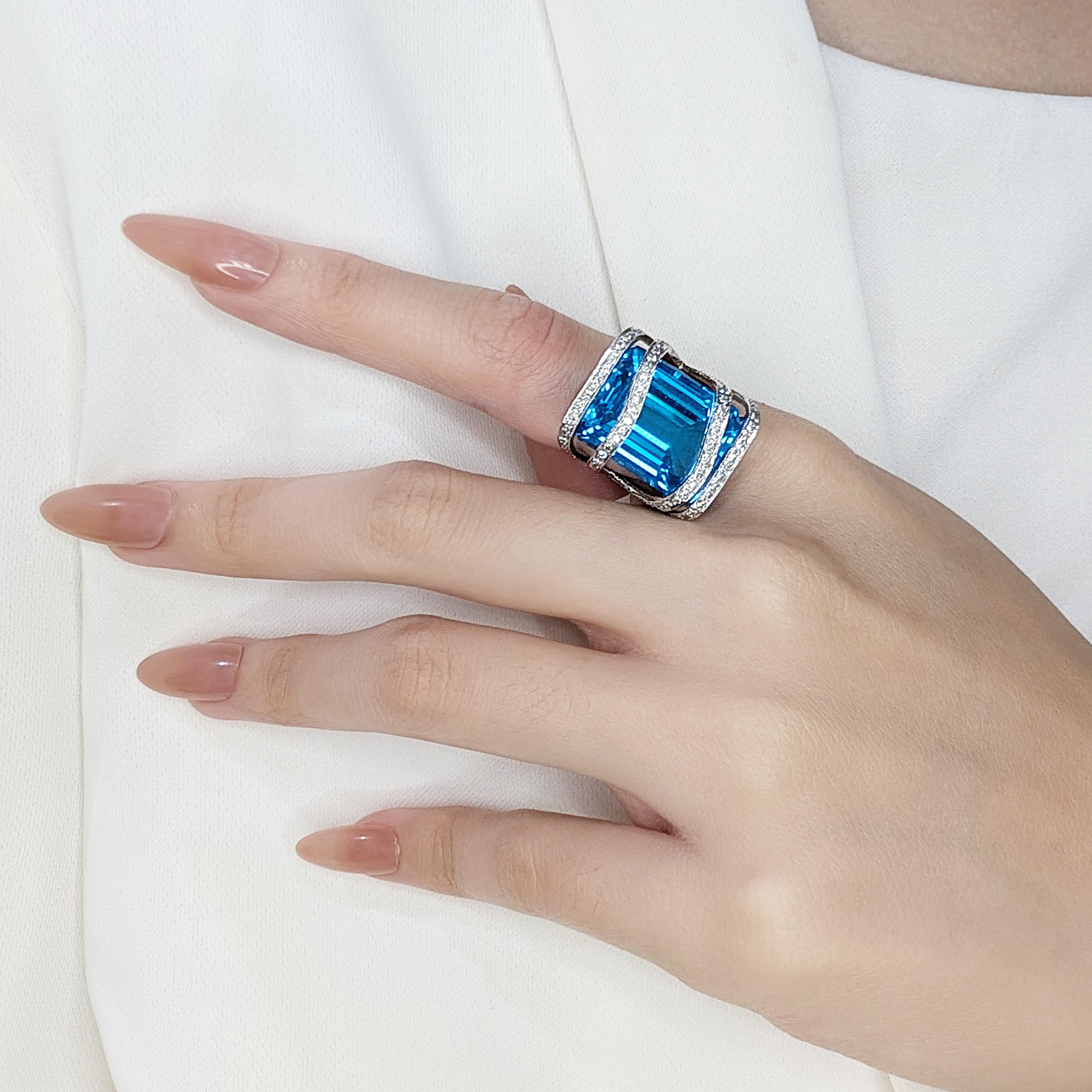 Atemberaubender Ring aus 18 Karat Weißgold mit 32,45 Karat Topas, Rubin und natürlichen Diamanten im Angebot 4