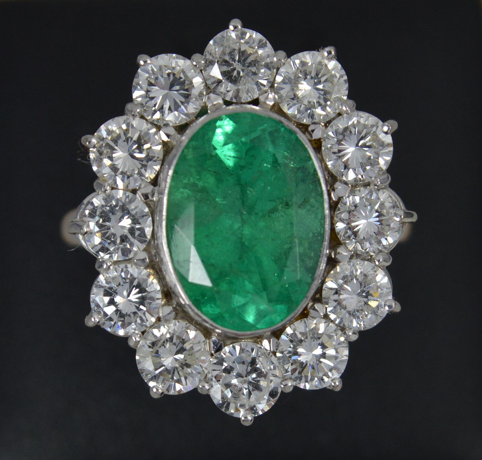 Women's Stunning 3.25ct Emerald and 2.00ct Diamond Platinum Cluster Ring