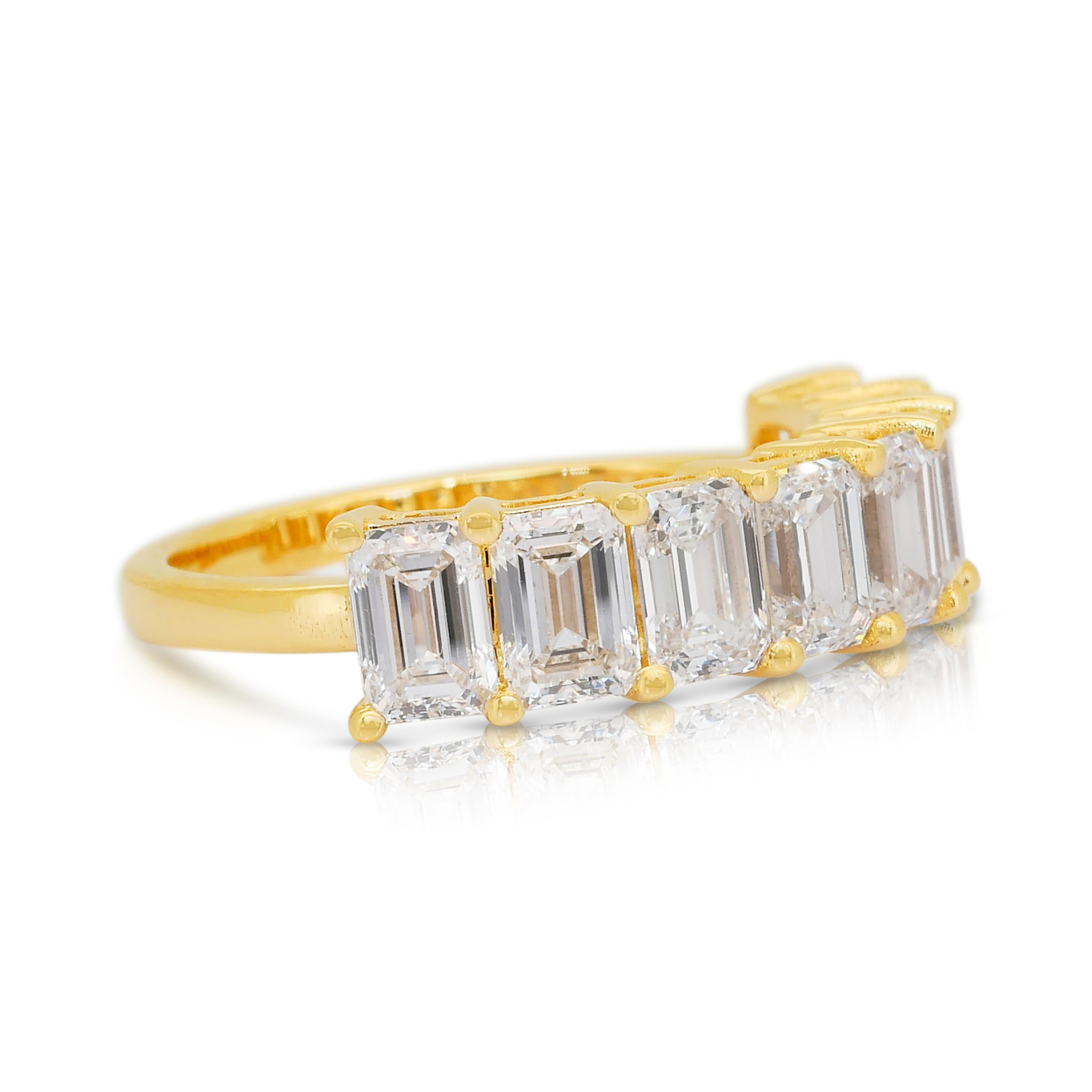 Taille émeraude Superbe bague demi-éternité en or jaune 18 carats de 3,30 ct de diamants - certifié IGI en vente