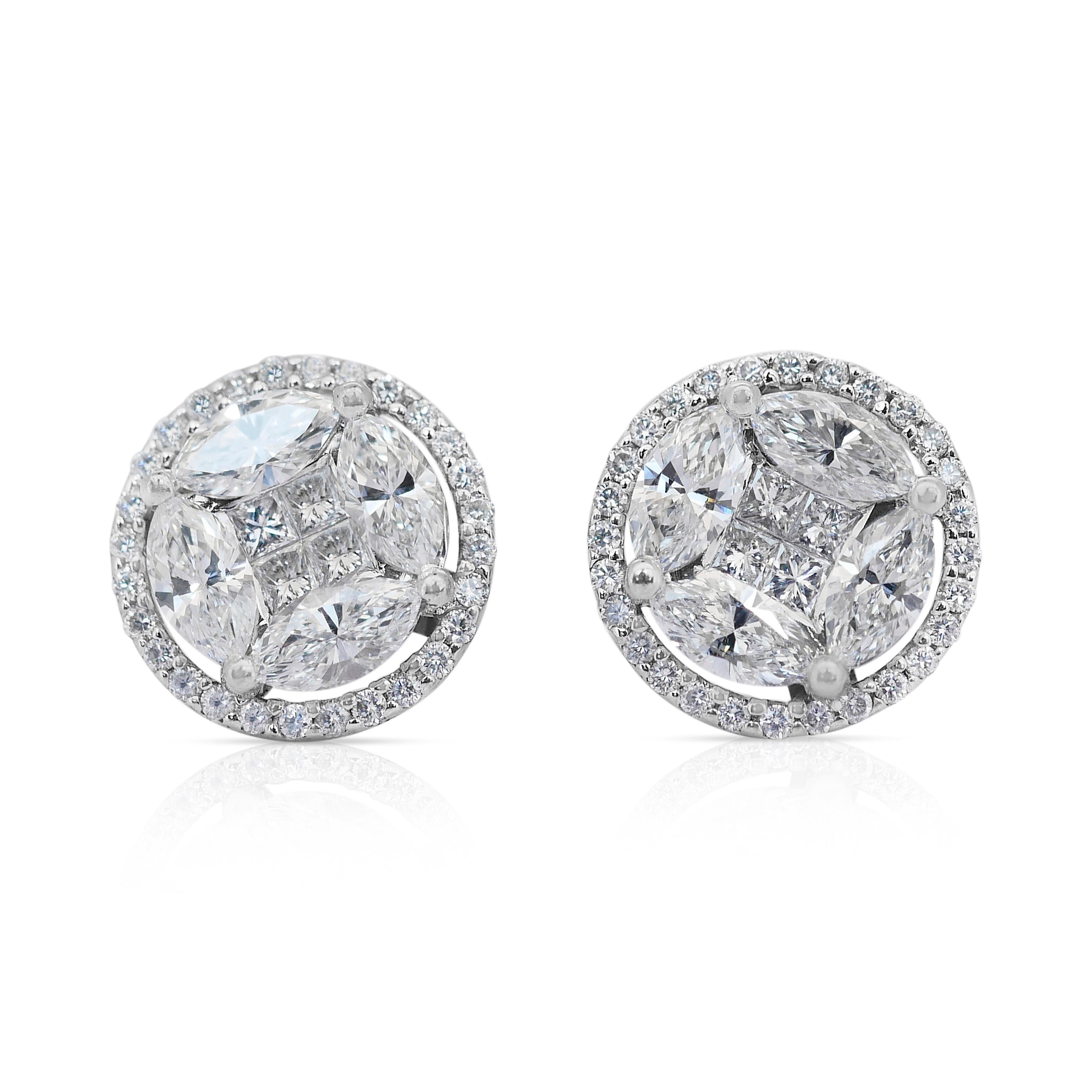 Splendidi orecchini con diamanti da 3,40 carati in oro bianco 18 carati - certificati IGI

Questi affascinanti orecchini con diamanti in oro bianco 18 carati sono una testimonianza di eleganza senza tempo. Sfoggia otto splendidi diamanti taglio
