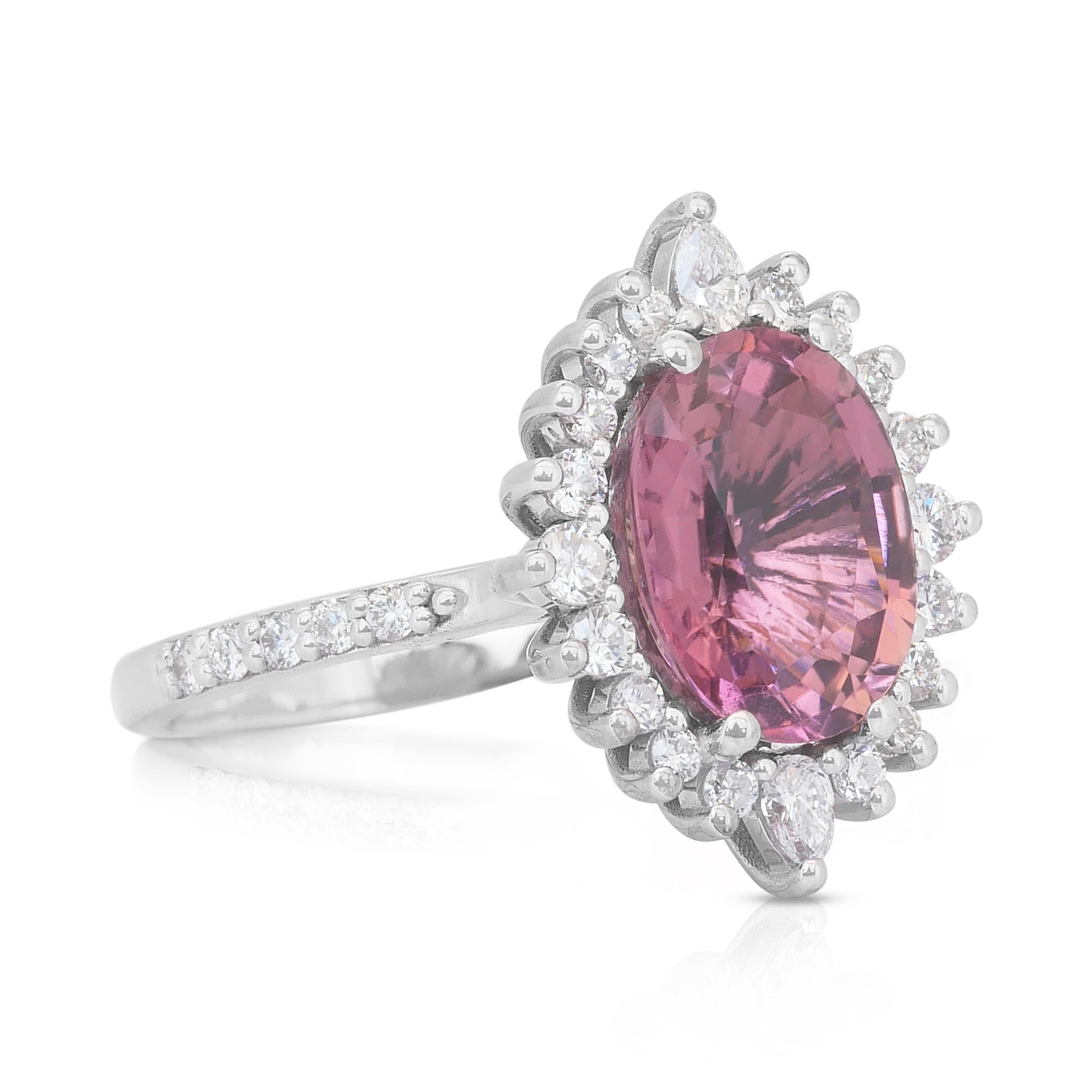 Taille ovale Superbe bague grappe de tourmalines et diamants de 3,49 carats en or blanc 18 carats en vente