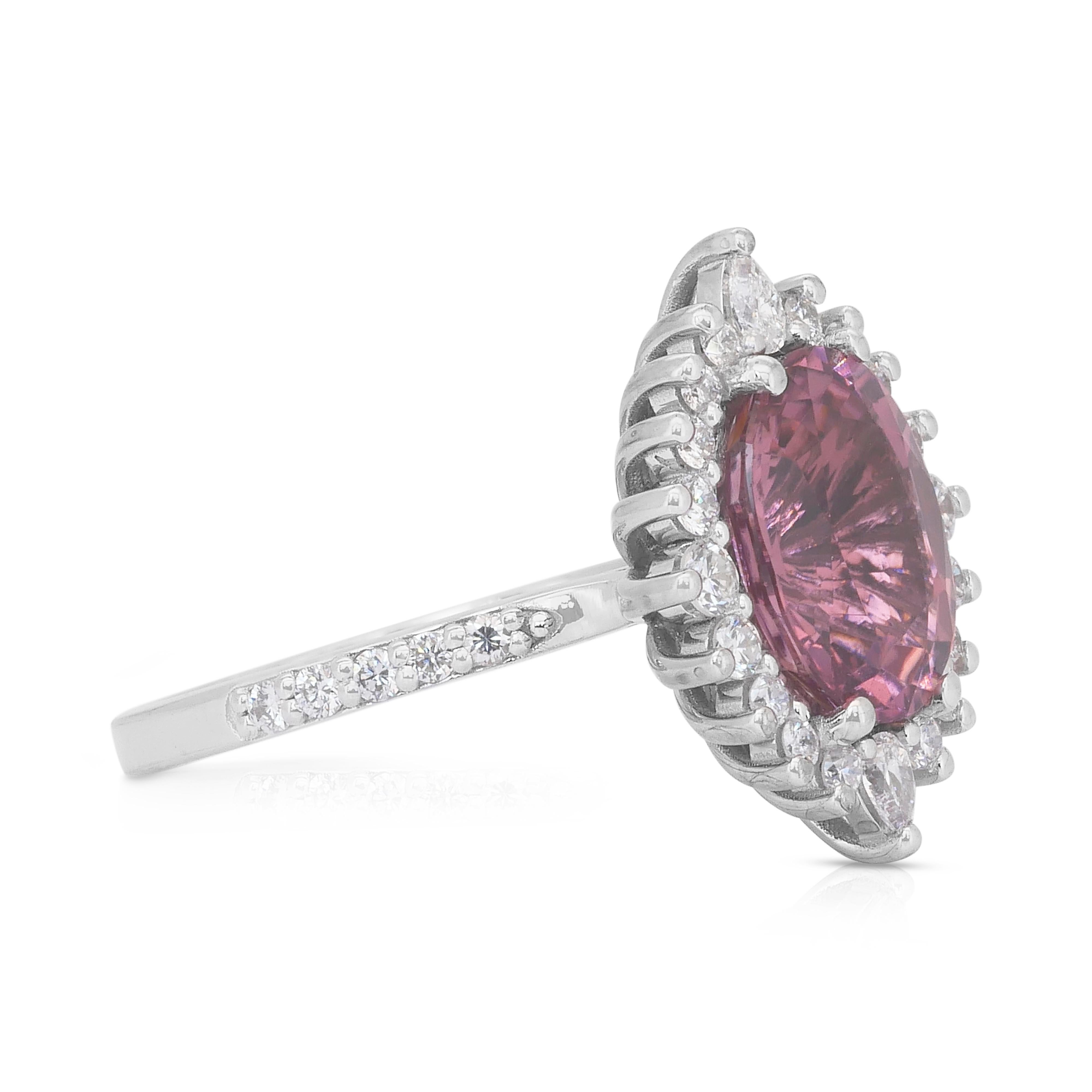 Superbe bague grappe de tourmalines et diamants de 3,49 carats en or blanc 18 carats Neuf - En vente à רמת גן, IL