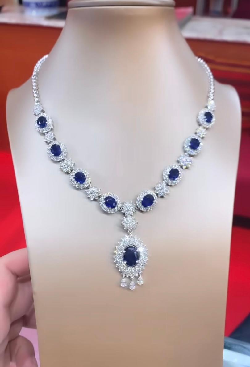 Magnificent  necklace flowers design, so refined and glamour style, all handmade by artisan goldsmith. 
Necklace  in 18k gold with 8 pieces of oval cut natural Ceylon sapphires of about 3,63 each carat, for a total of 29,04 carats, and a centre oval