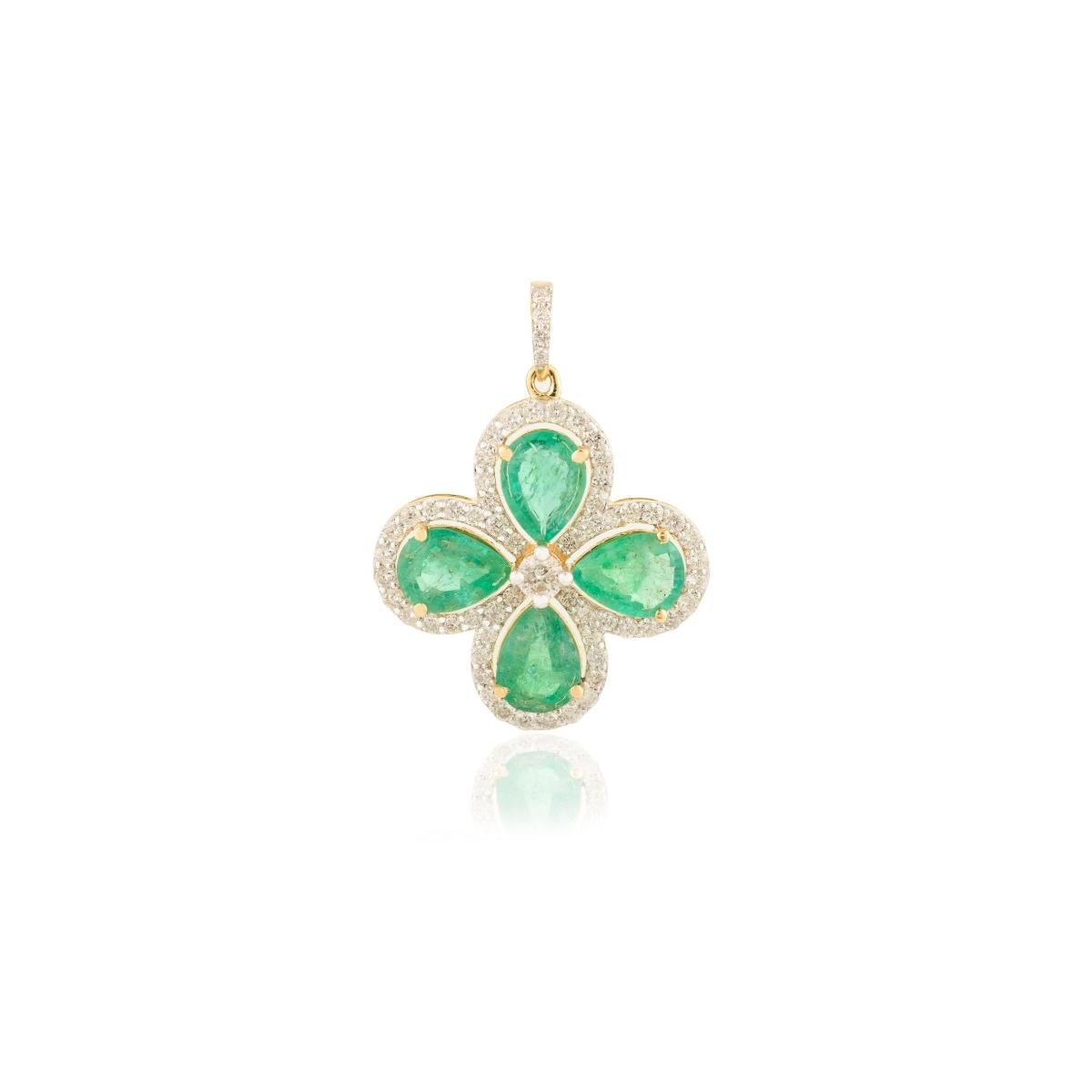 Atemberaubende 3,56ct Smaragd & Diamant Kleeblatt Anhänger in 18K Solid White Gold gemacht (Art déco) im Angebot