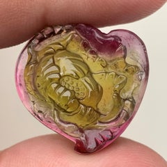 Atemberaubende 35,80 Karat natürliche, lose, zweifarbige Turmalin-Schnitzerei in Herzform