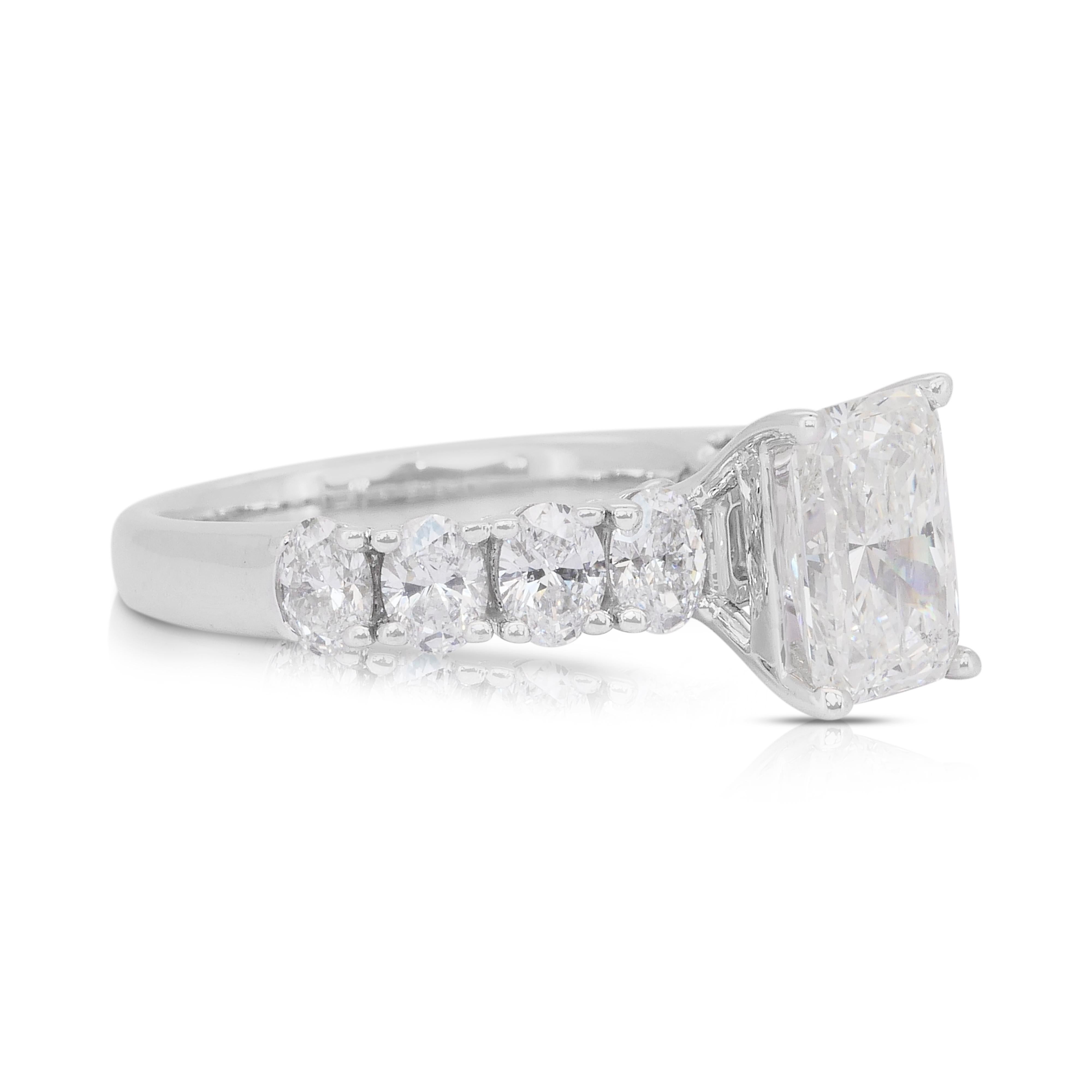 Stunning 3.69ct Diamonds Pave Ring in 18k White Gold - IGI Certified

This exquisite pave ring is crafted in lustrous 18k white gold and features a 2.21ct radiant-cut diamond at its center. Framing it are 8 shimmering oval-cut diamonds with 1.48ct