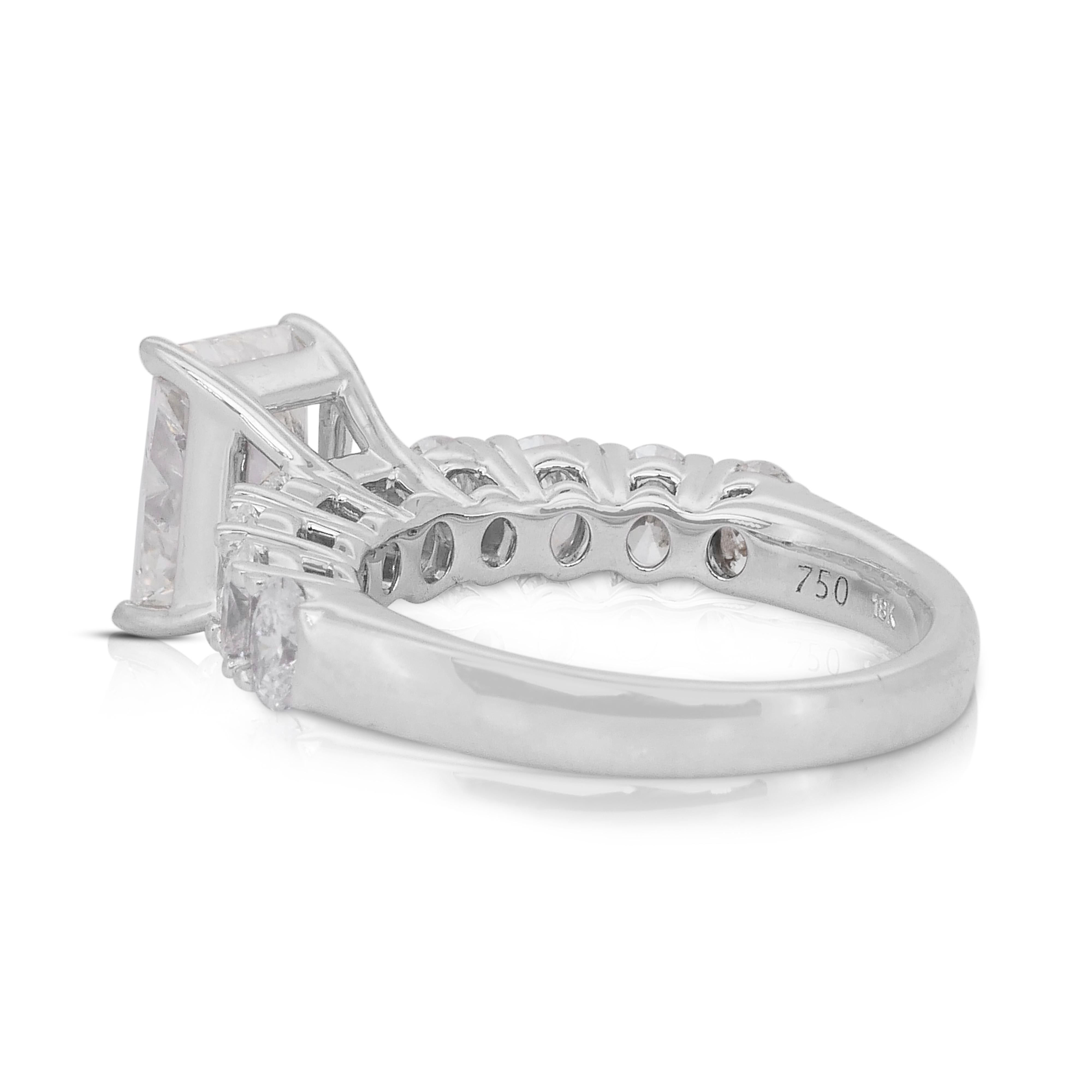 Stunning 3.69ct Diamonds Pave Ring in 18k White Gold - IGI Certified In New Condition For Sale In רמת גן, IL