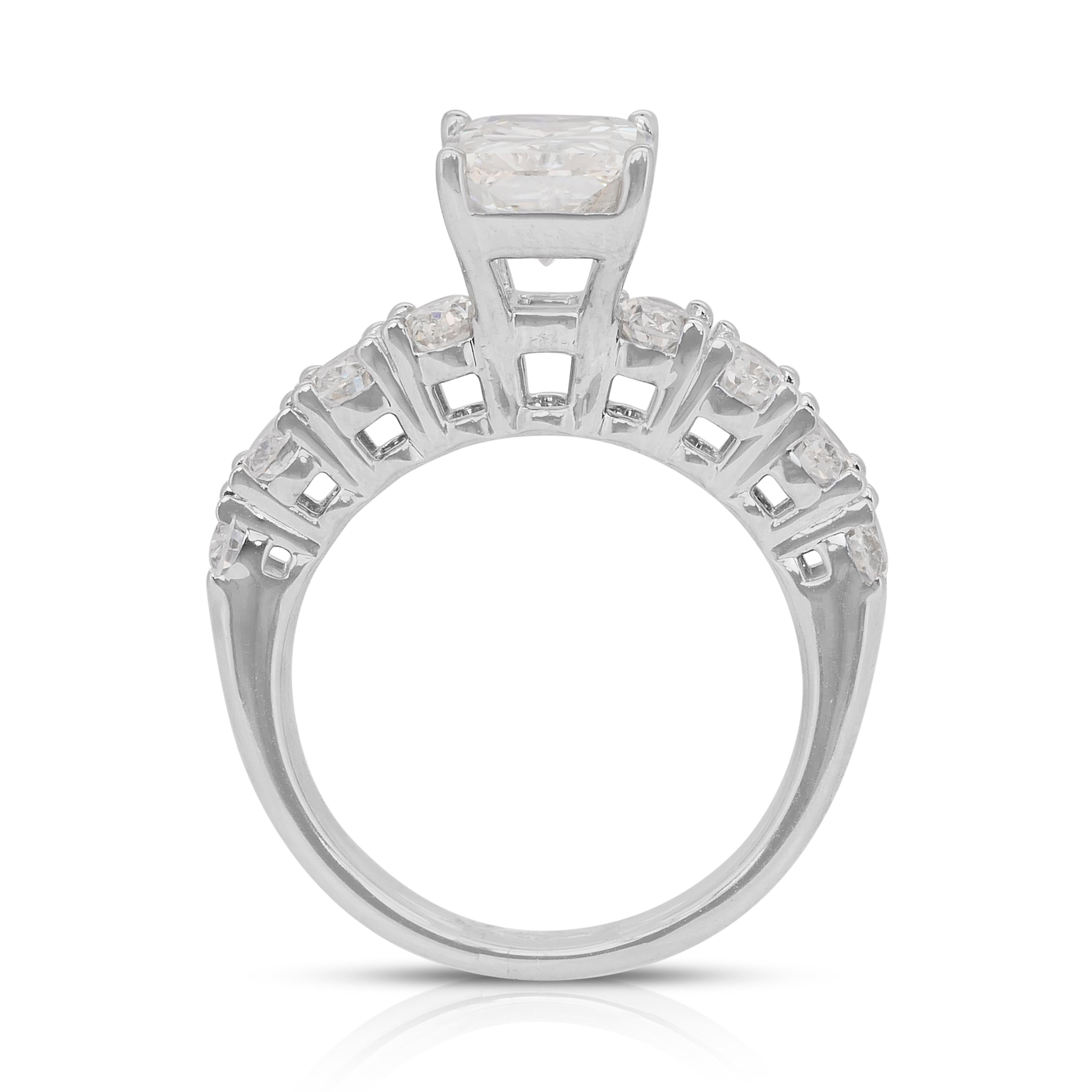 Stunning 3.69ct Diamonds Pave Ring in 18k White Gold - IGI Certified For Sale 3