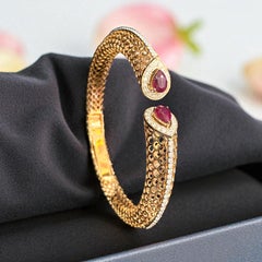 Stunning 3.70 Carats Round Brilliant F/VS1 Diamonds Ruby Cuff Bracelet 18K Gold