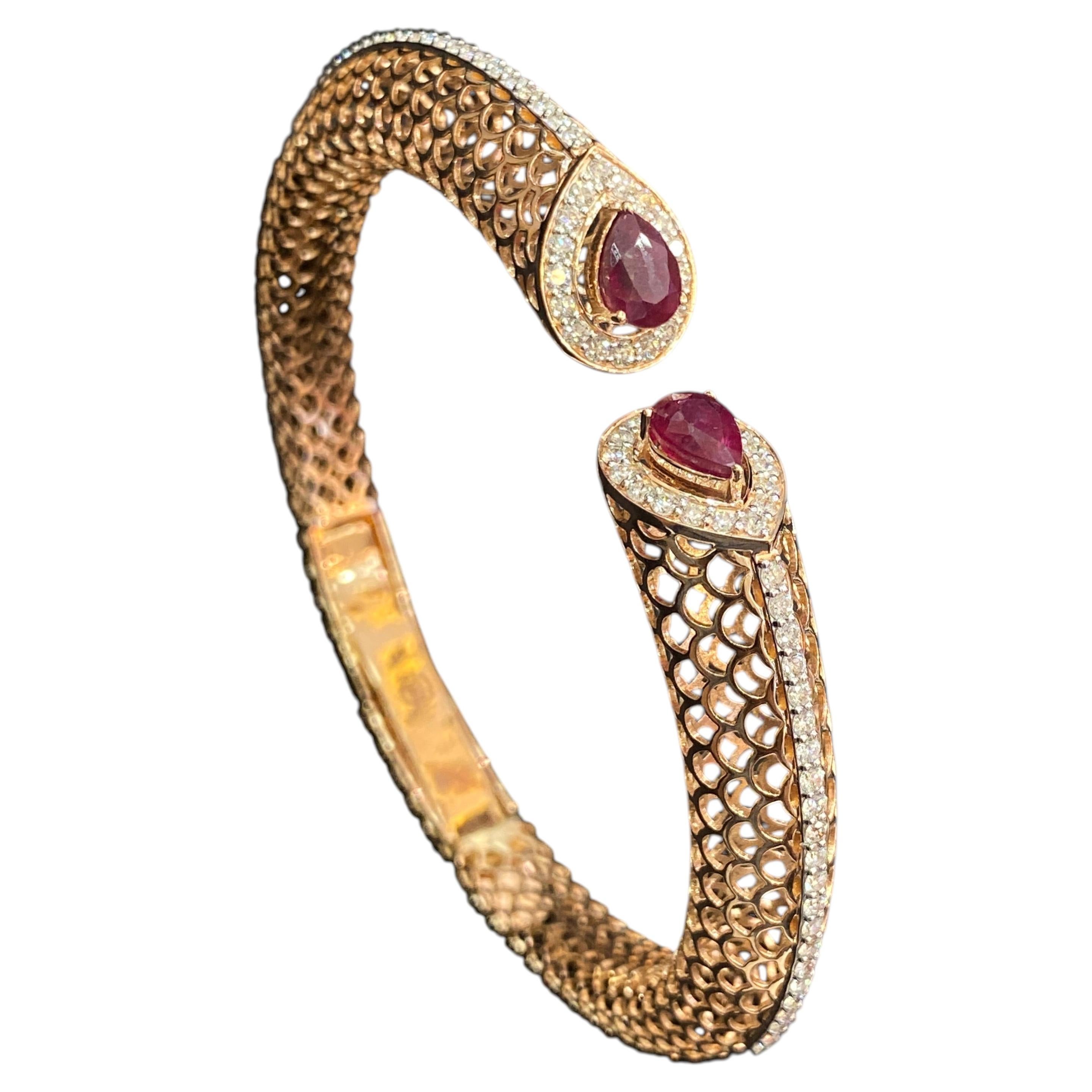 Stunning 3.70 Carats Round Brilliant F/VS1 Diamonds Ruby Cuff Bracelet 18K Gold