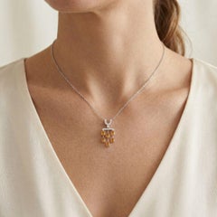 Splendido ciondolo con zaffiro arancione e diamante da 3,75 carati in oro bianco 18 carati