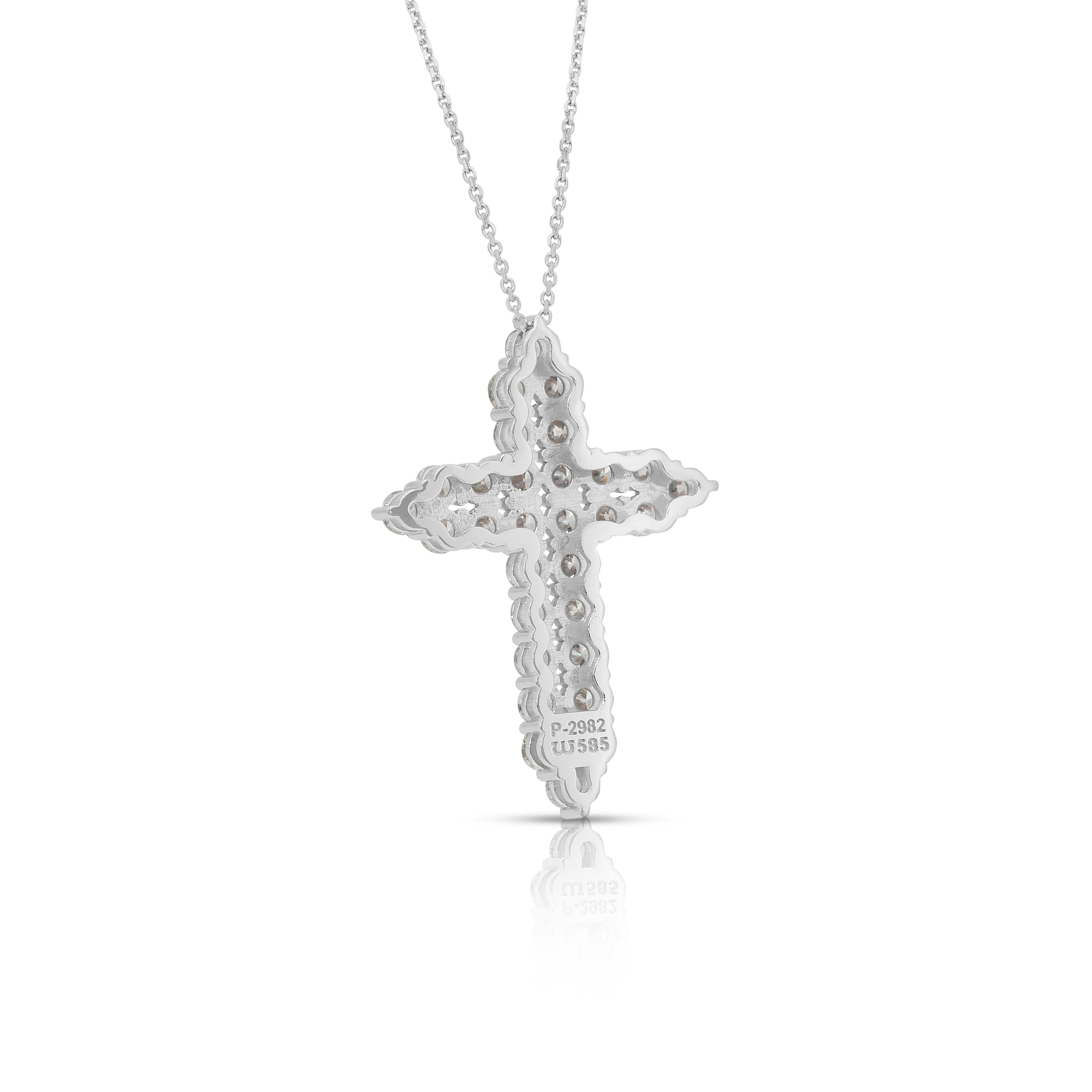 Splendida collana di diamanti da 3,88 carati con ciondolo a croce in oro bianco 18 carati in vendita 3
