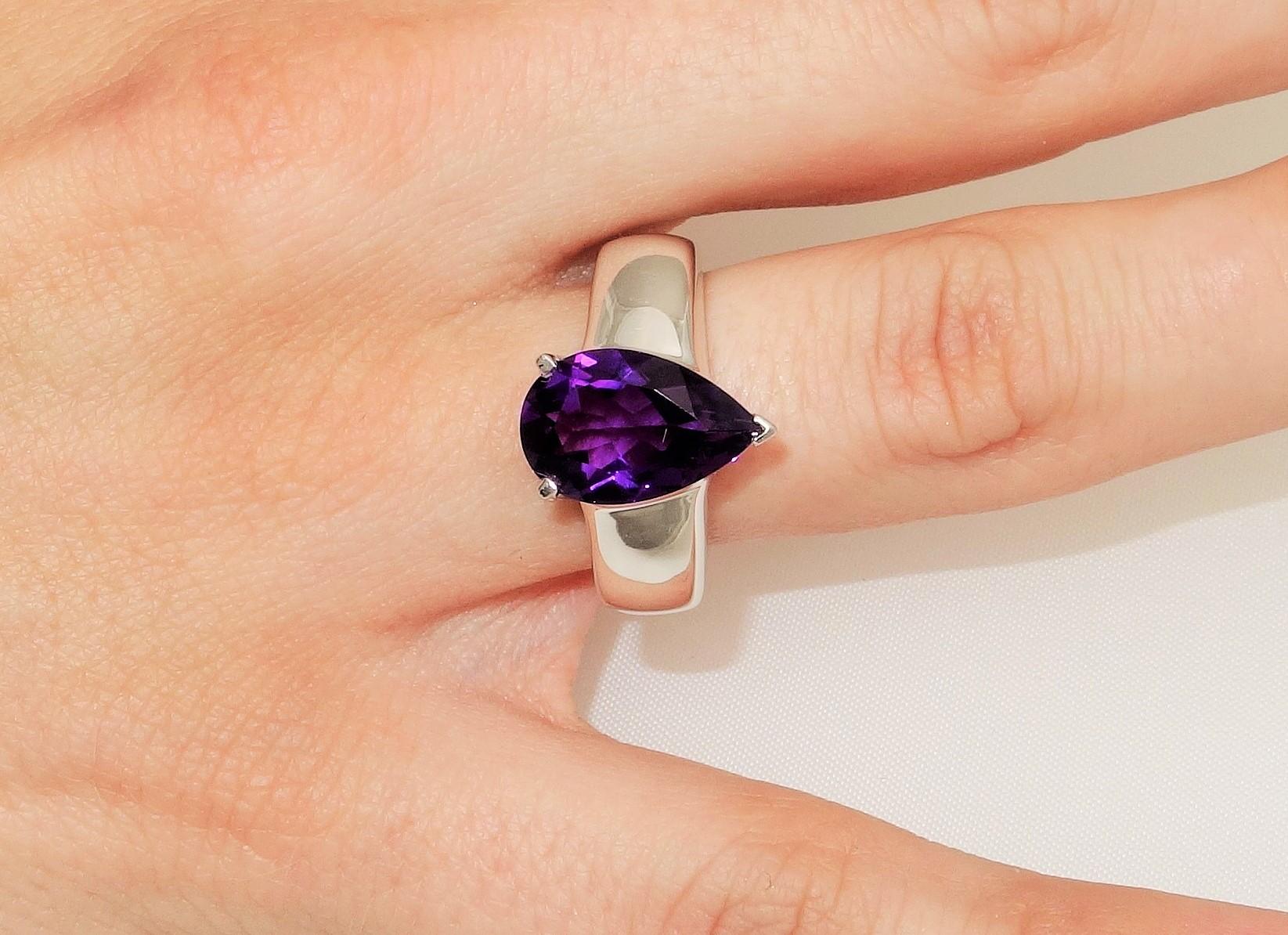 Modern Stunning 3.95 Carat Teardrop Amethyst Solitaire Ring For Sale
