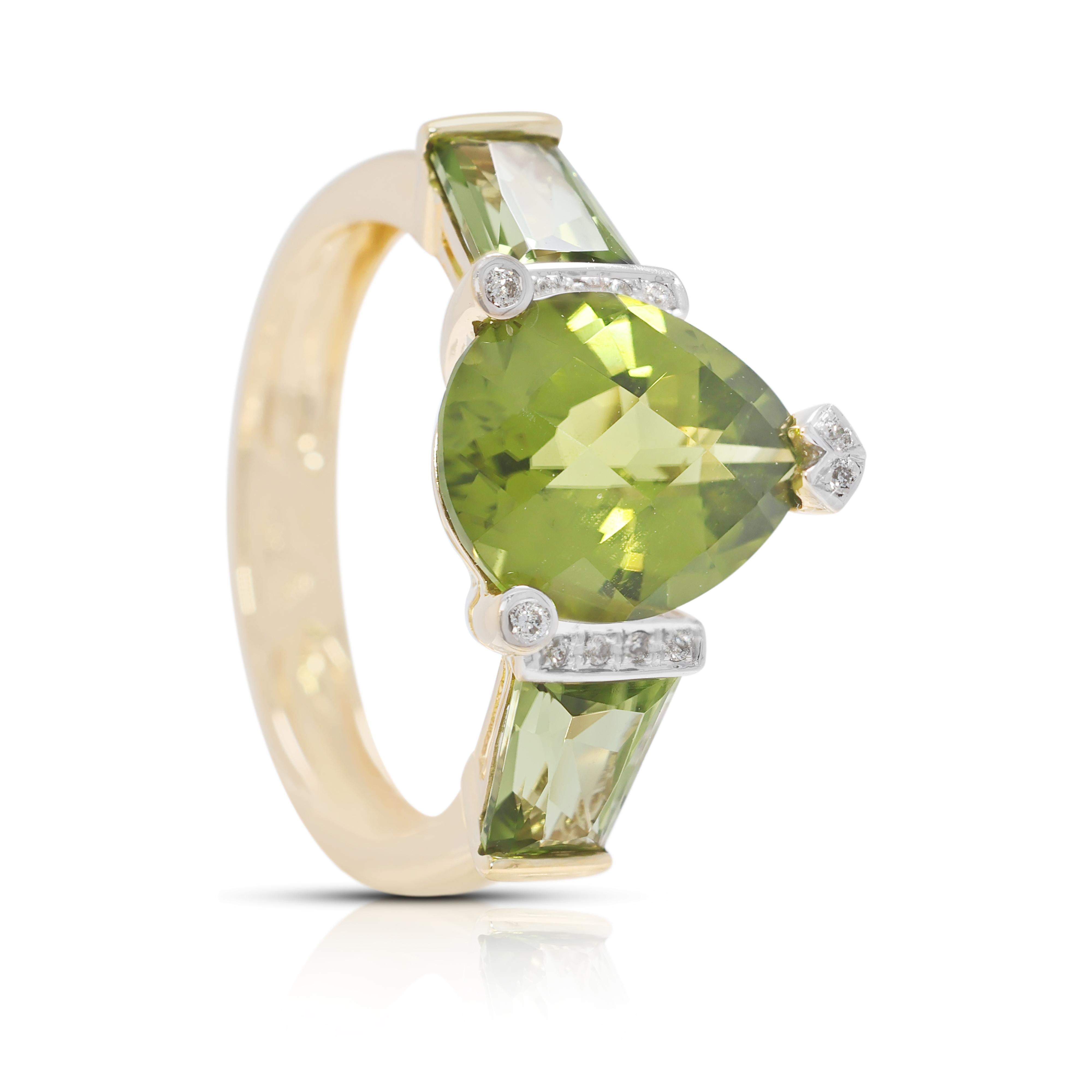 Superbe bague en or jaune 18 carats avec péridot et diamant naturel de 3,96 carats en vente 1
