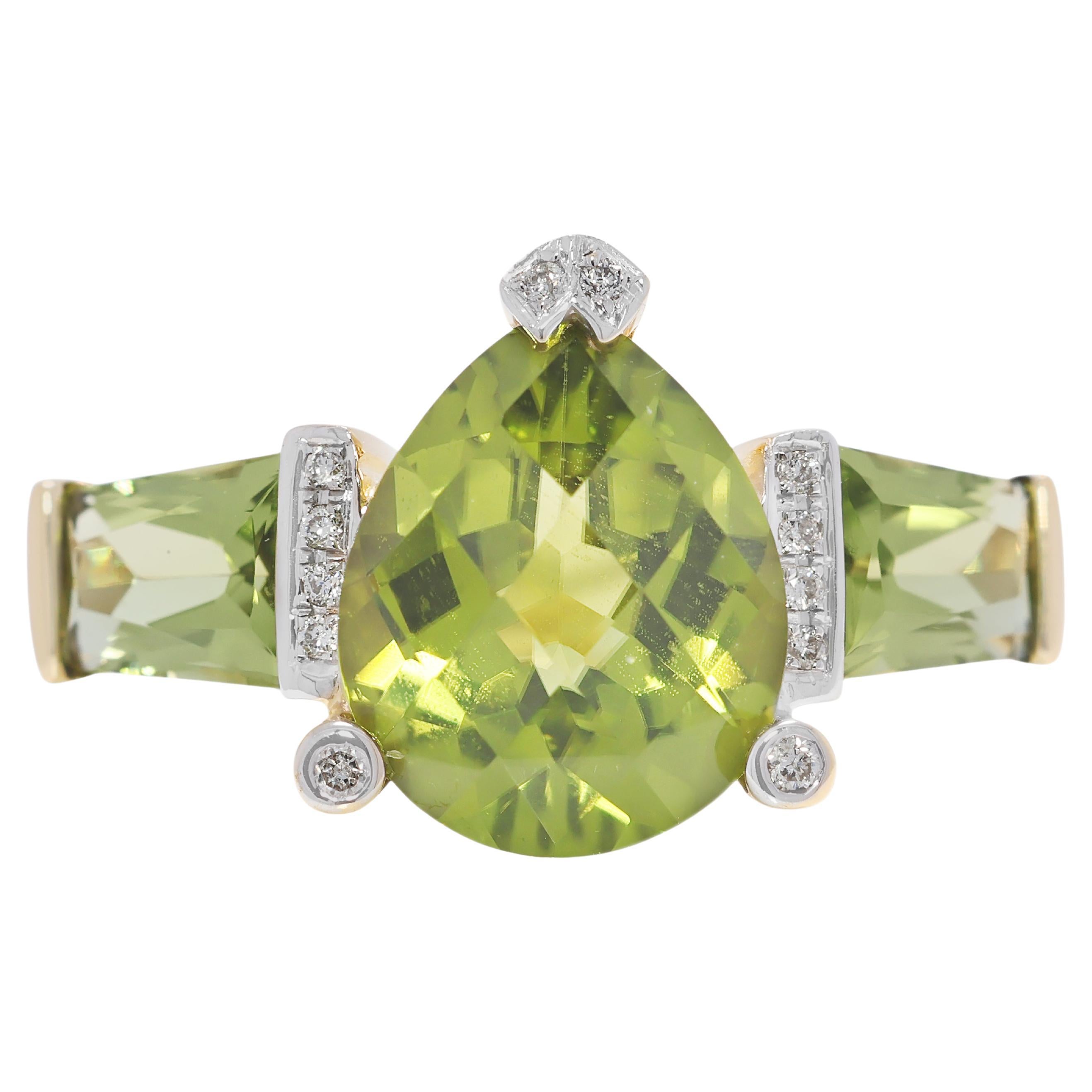Superbe bague en or jaune 18 carats avec péridot et diamant naturel de 3,96 carats en vente