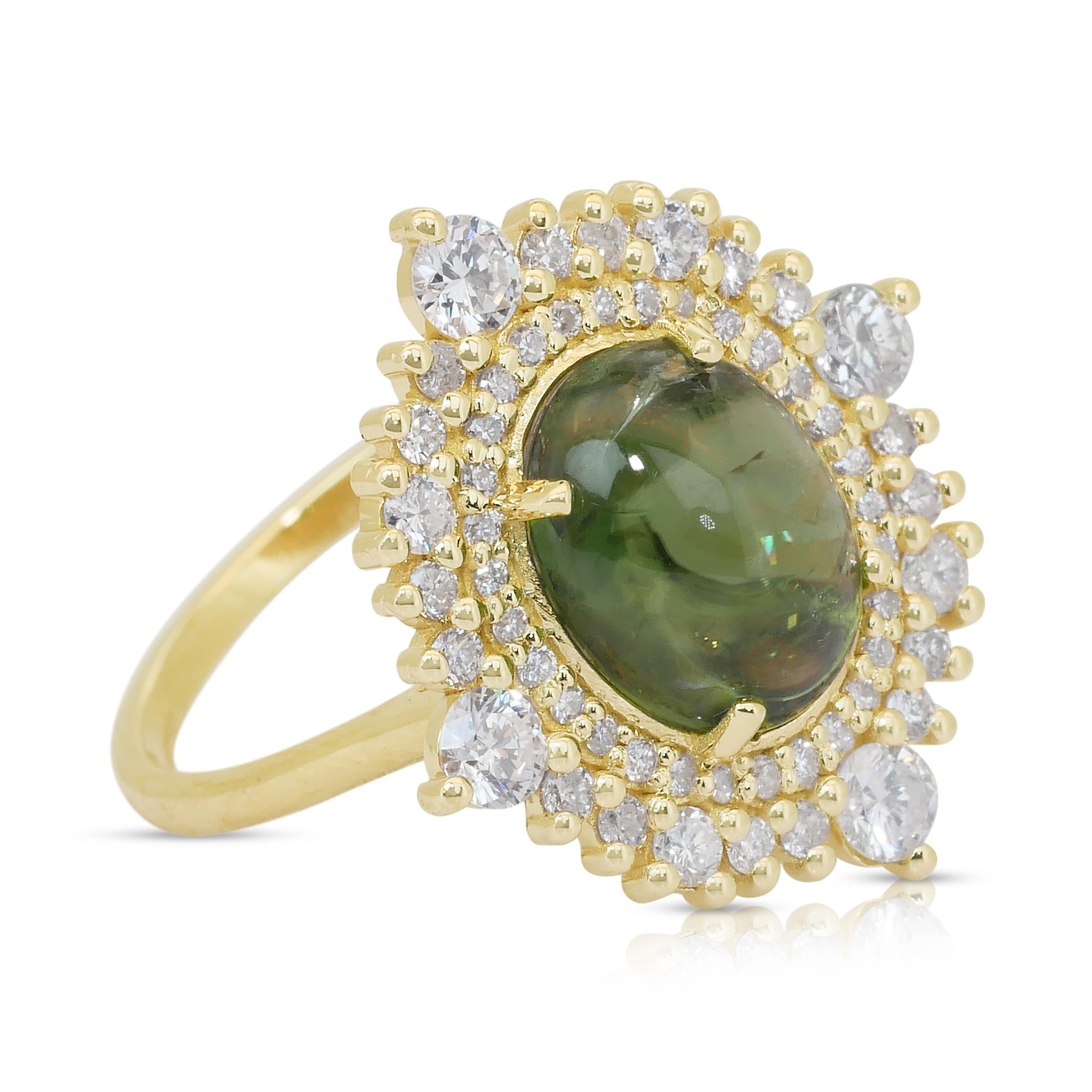 Superbe bague cocktail en or jaune 14k avec tourmaline et diamants de 4,17ct - certifiée GIA

Embrassez la beauté captivante de cette bague cocktail en or jaune 14 carats, ornée d'une tourmaline ovale de 3,18 carats d'une teinte vert-jaune radieuse.