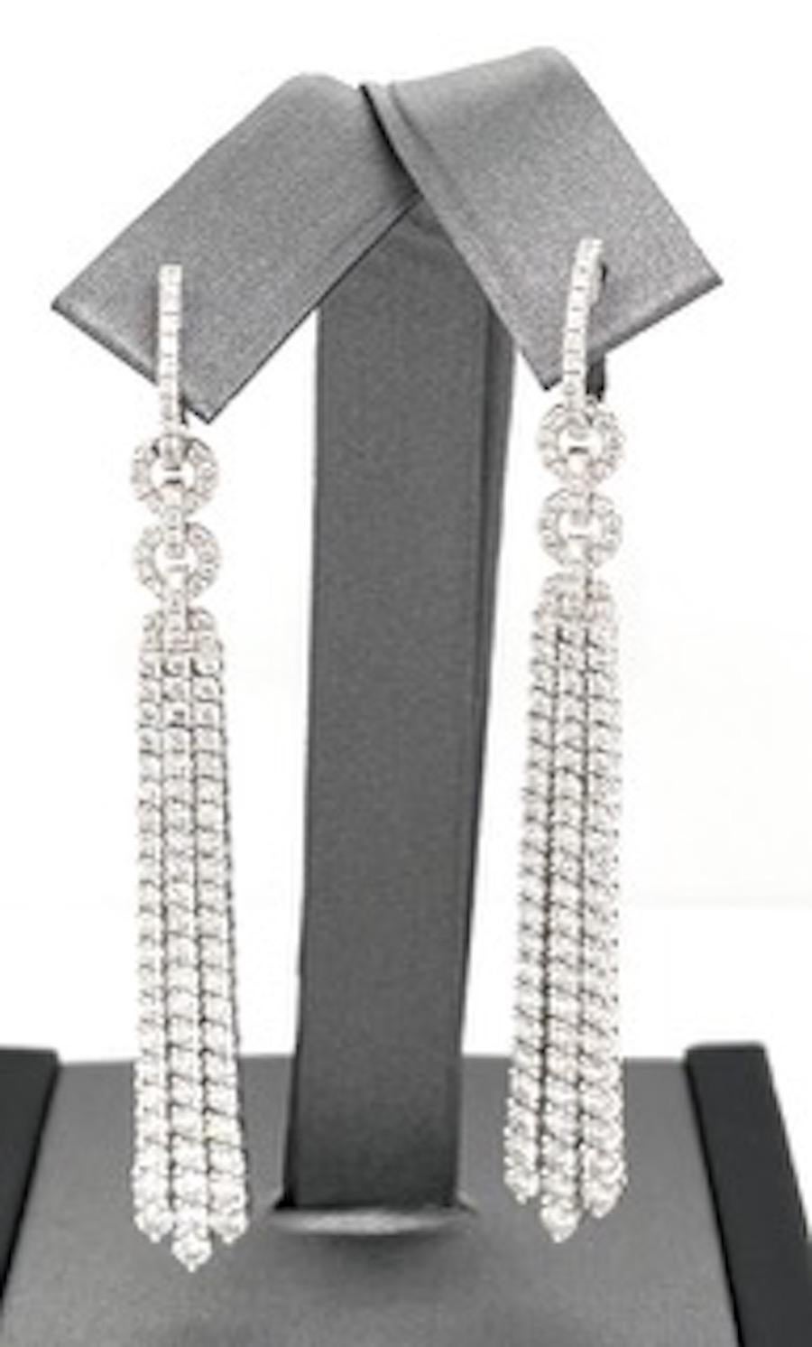 Art Deco Stunning 4.35 Carat Diamond and 18k White Gold Tassel Drop Earrings For Sale